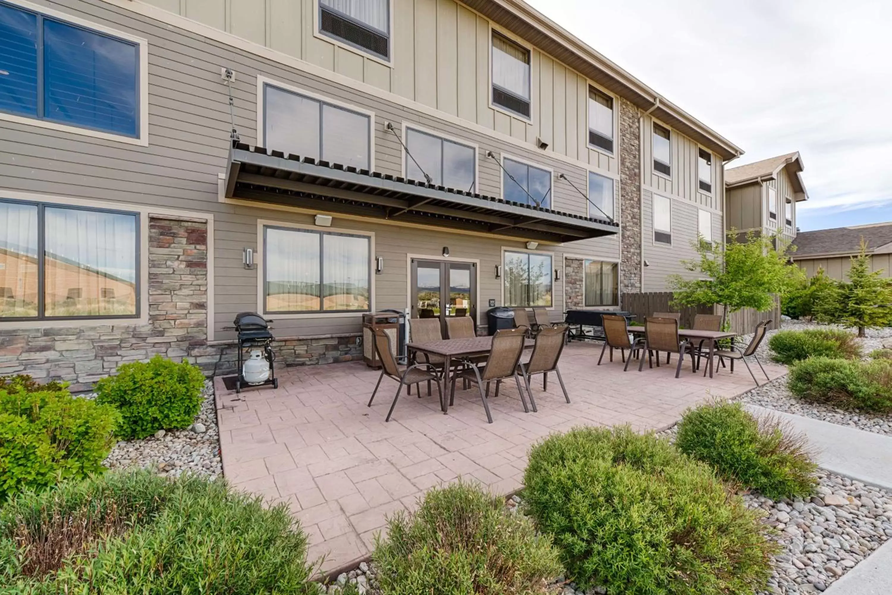 Patio, Property Building in Hampton Inn & Suites Pinedale