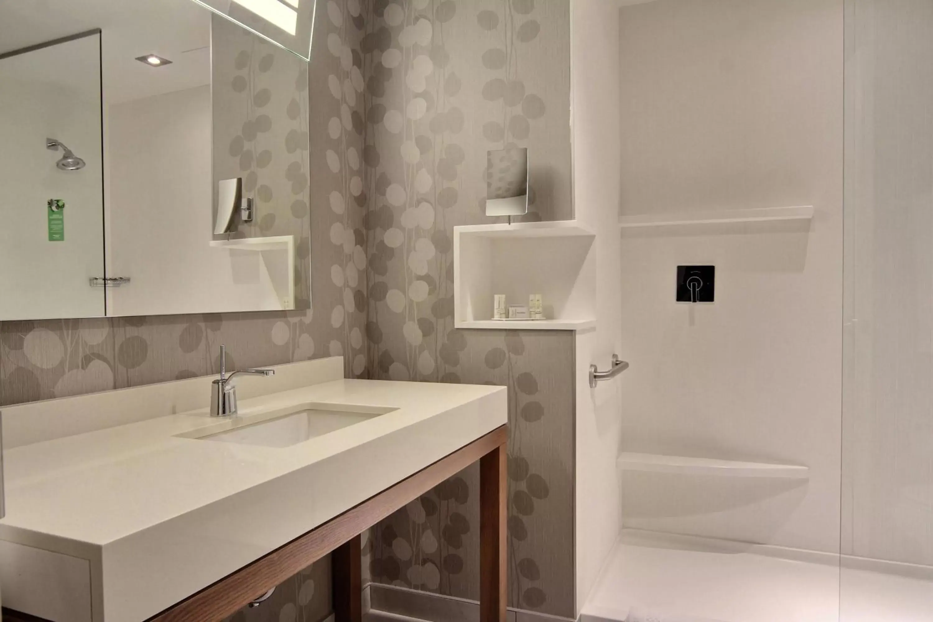 Bathroom in Courtyard by Marriott Quebec City