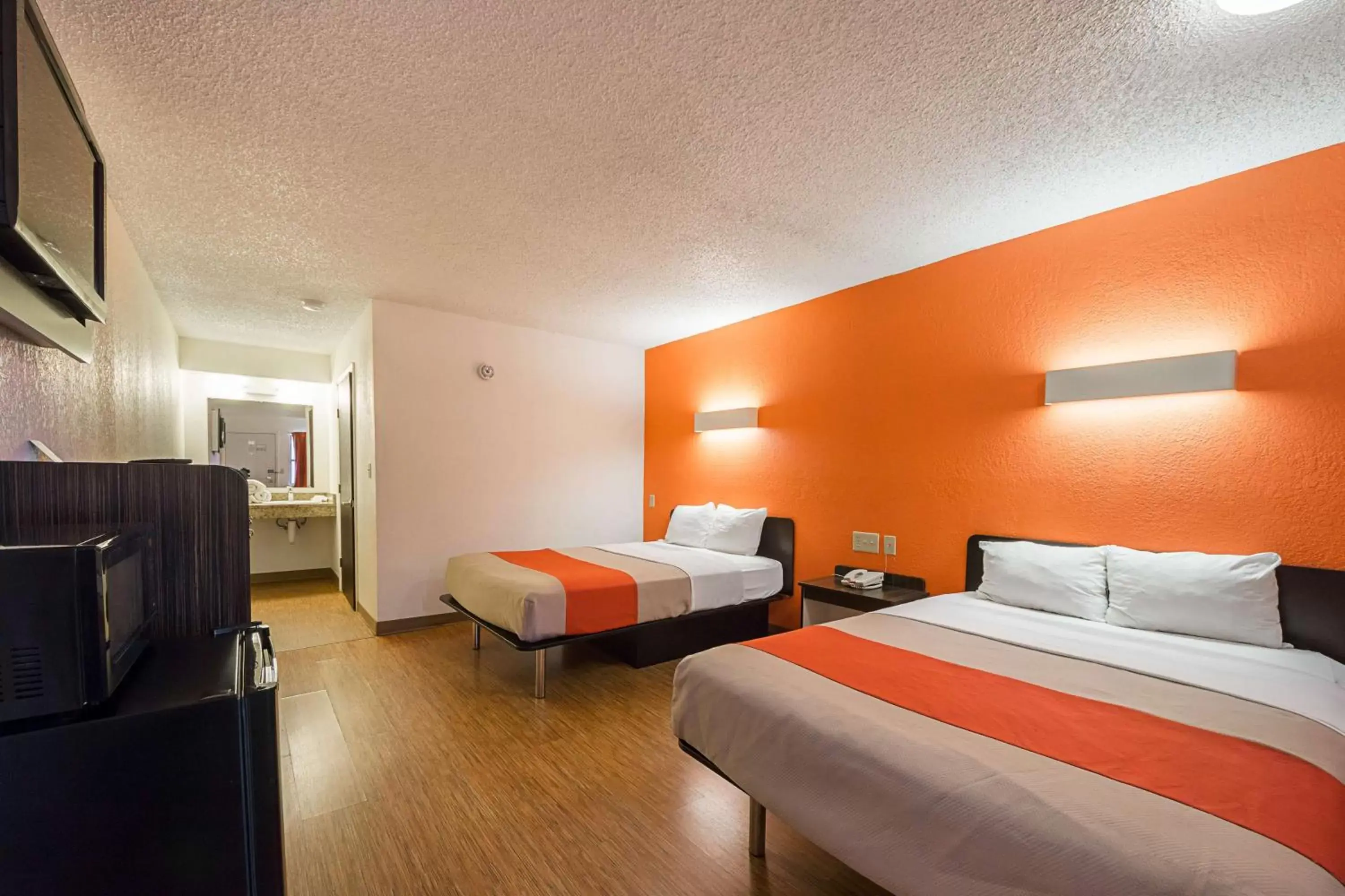 TV and multimedia, Bed in Motel 6-Boerne, TX
