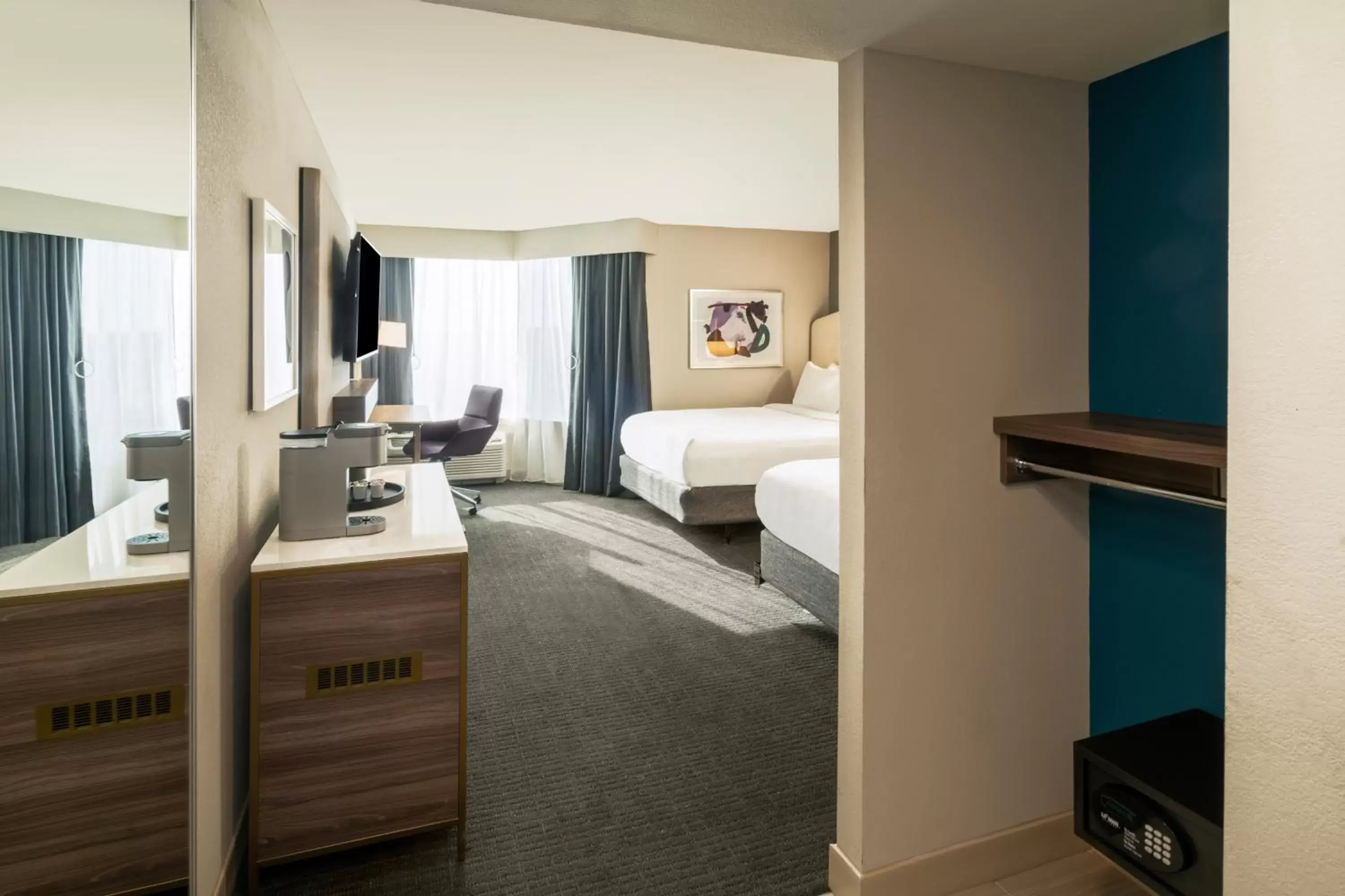 Guests, Bed in Crowne Plaza Atlanta Ne Norcross