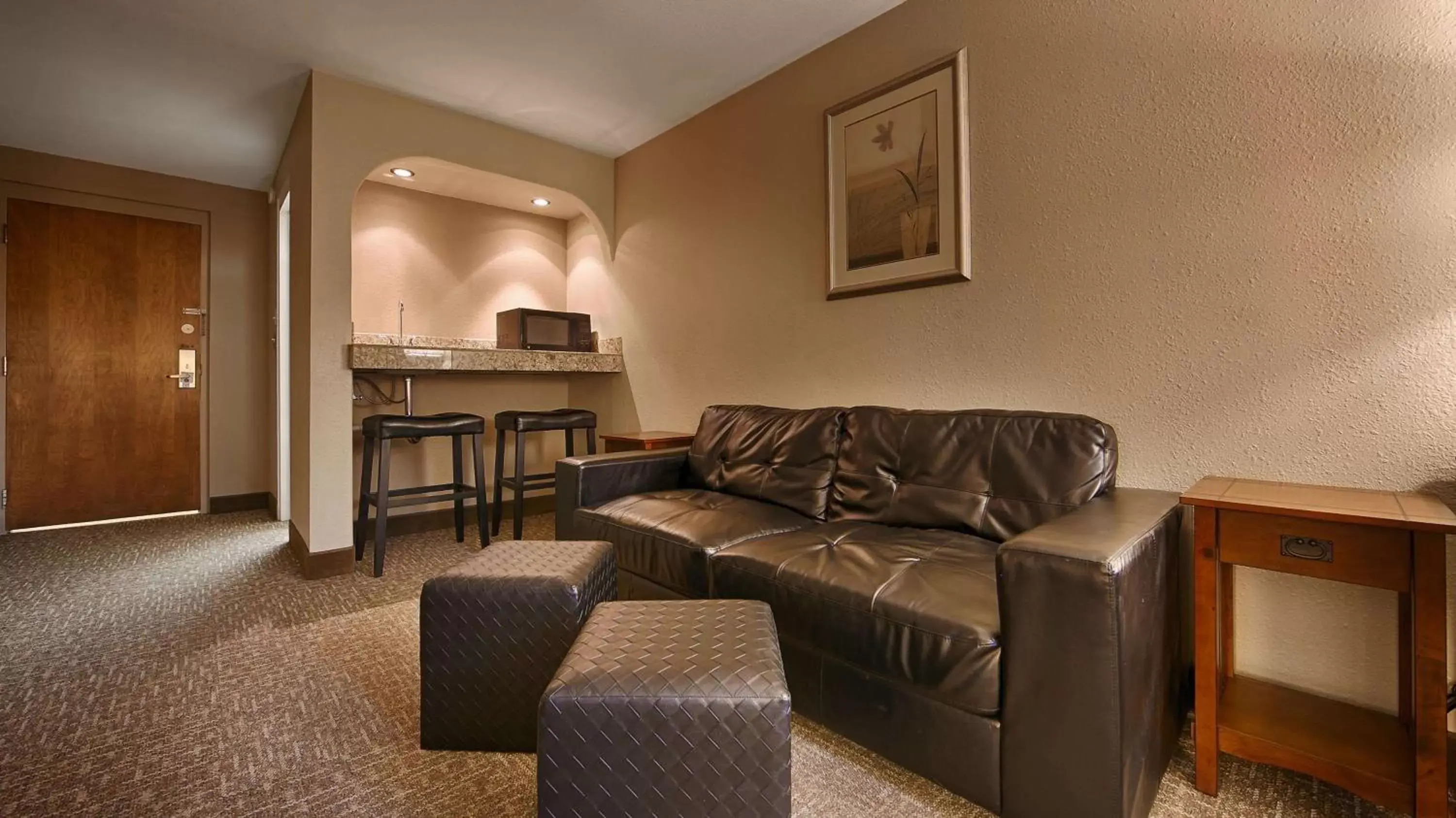 Photo of the whole room, Seating Area in Best Western University Inn