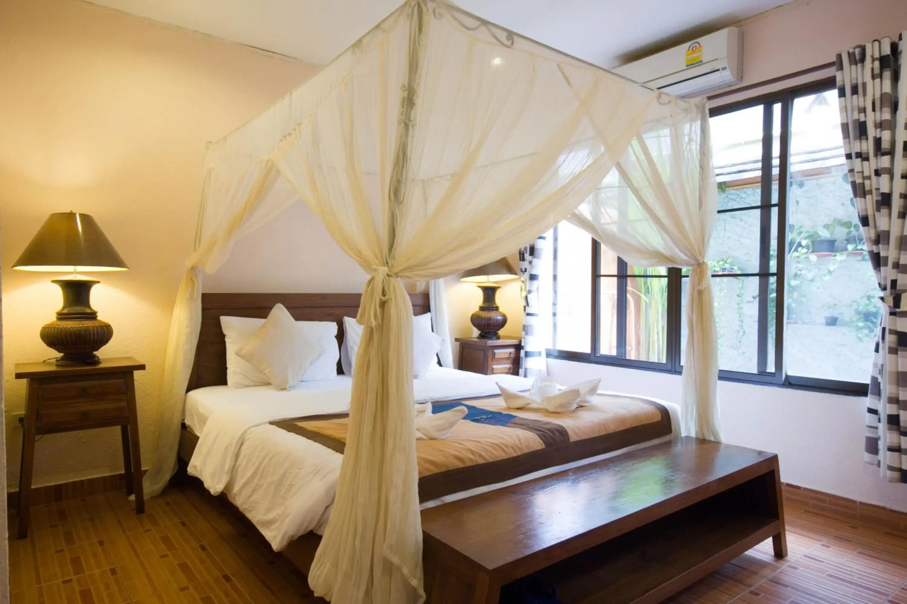 Photo of the whole room, Bed in Changmoi House (Little Village)