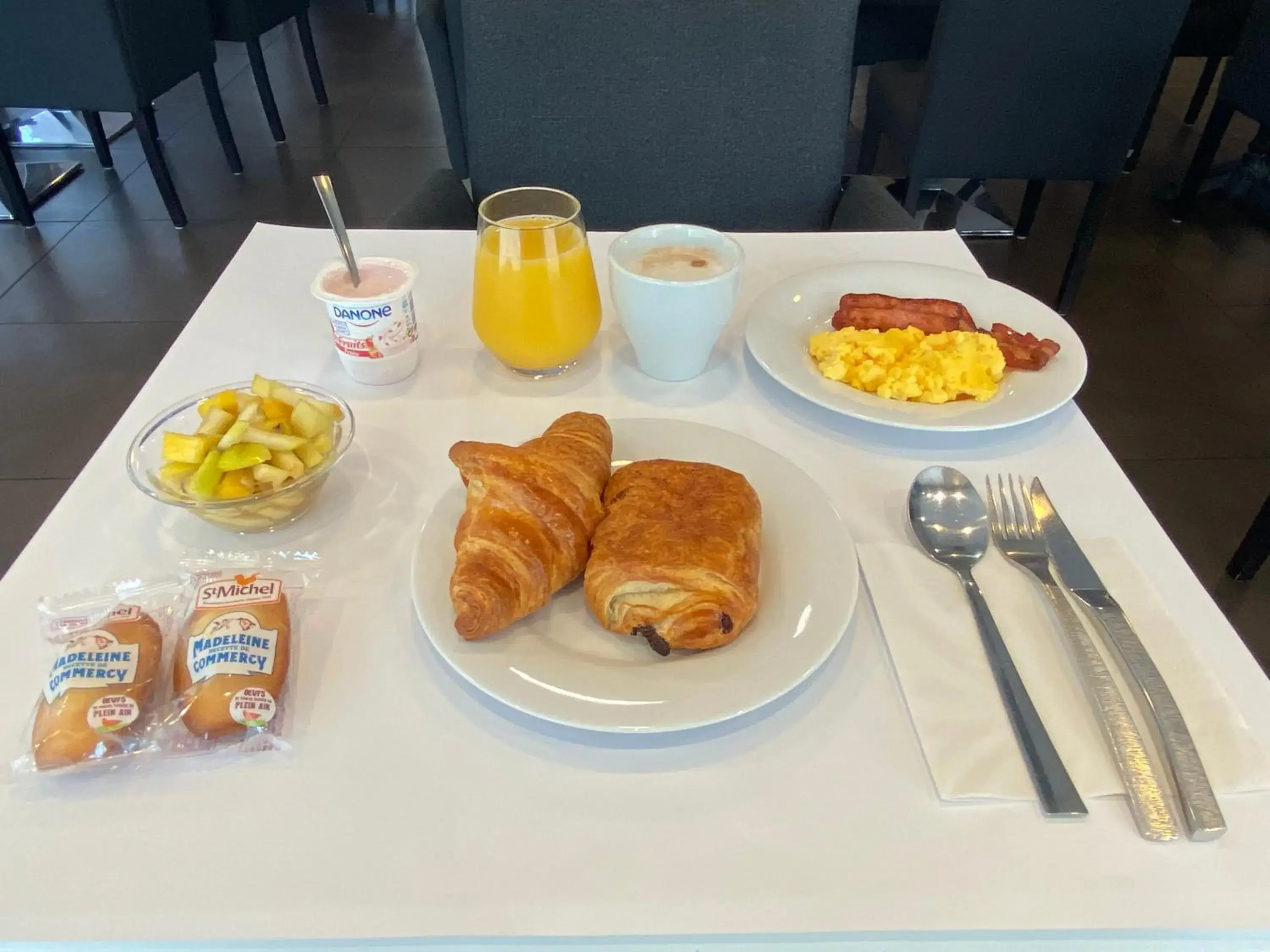 Food and drinks, Breakfast in Kyriad Lyon Sud Sainte Foy