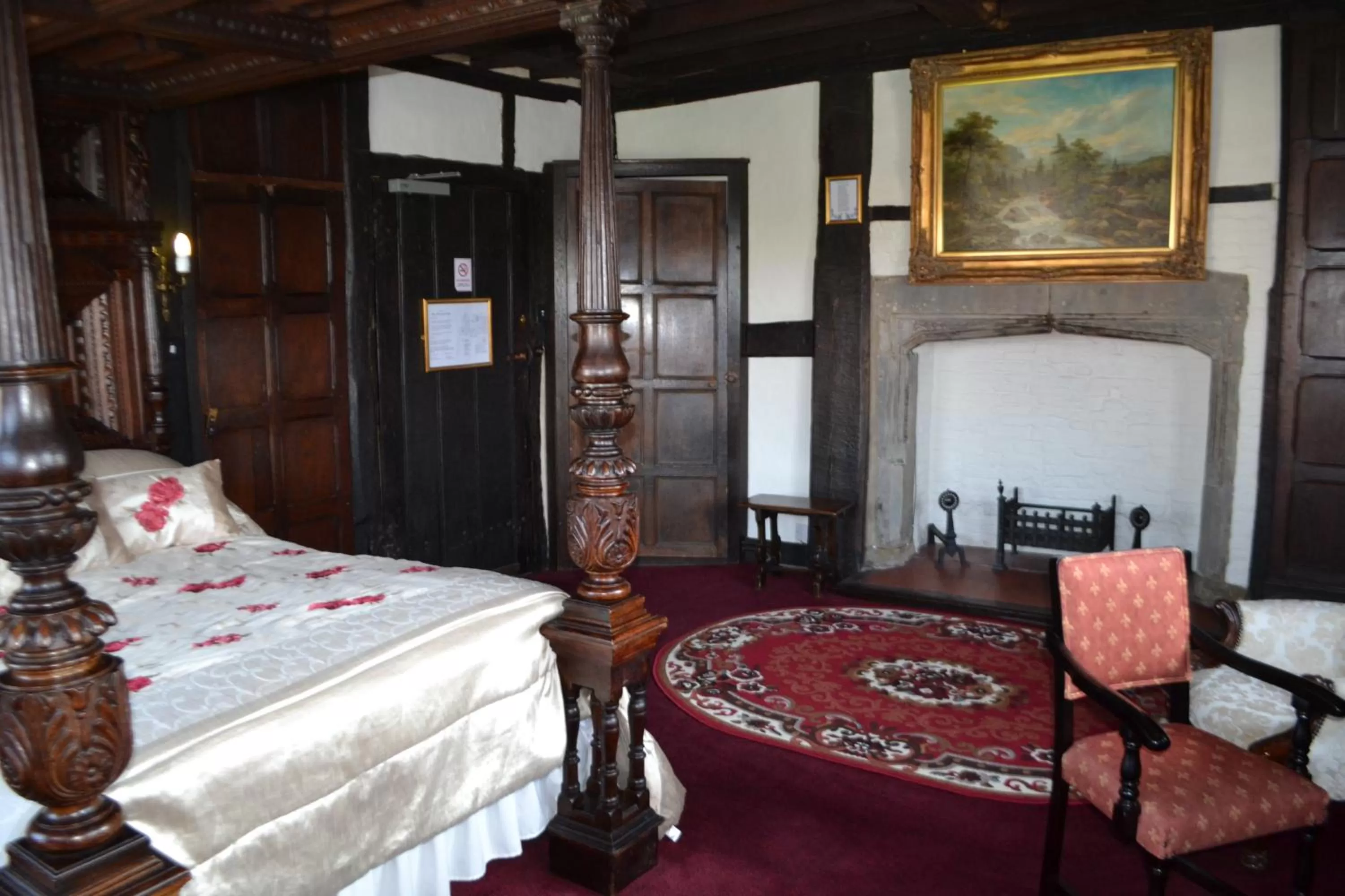 Bed in Mermaid Inn