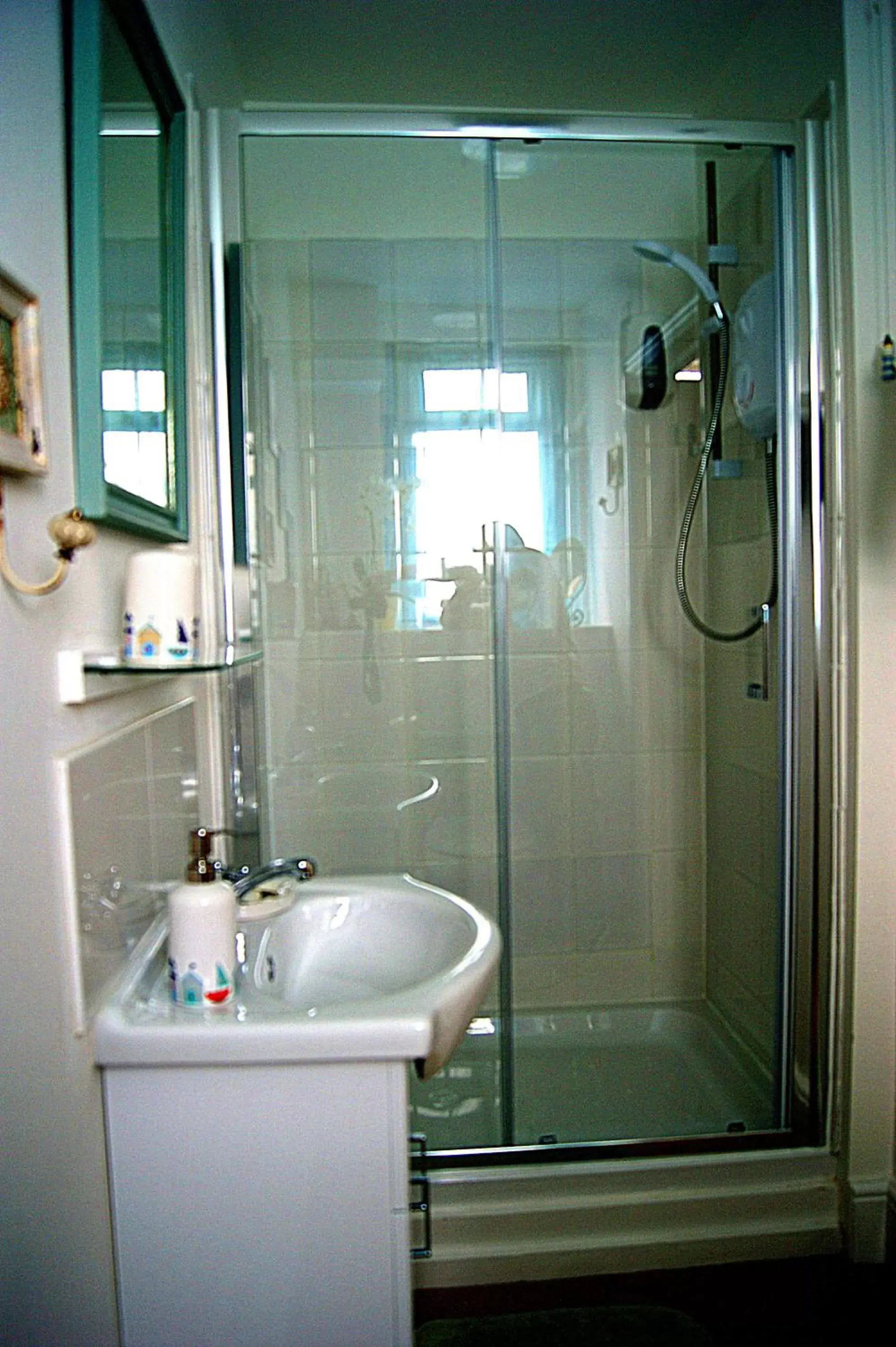 Shower, Bathroom in Sunset Guest House