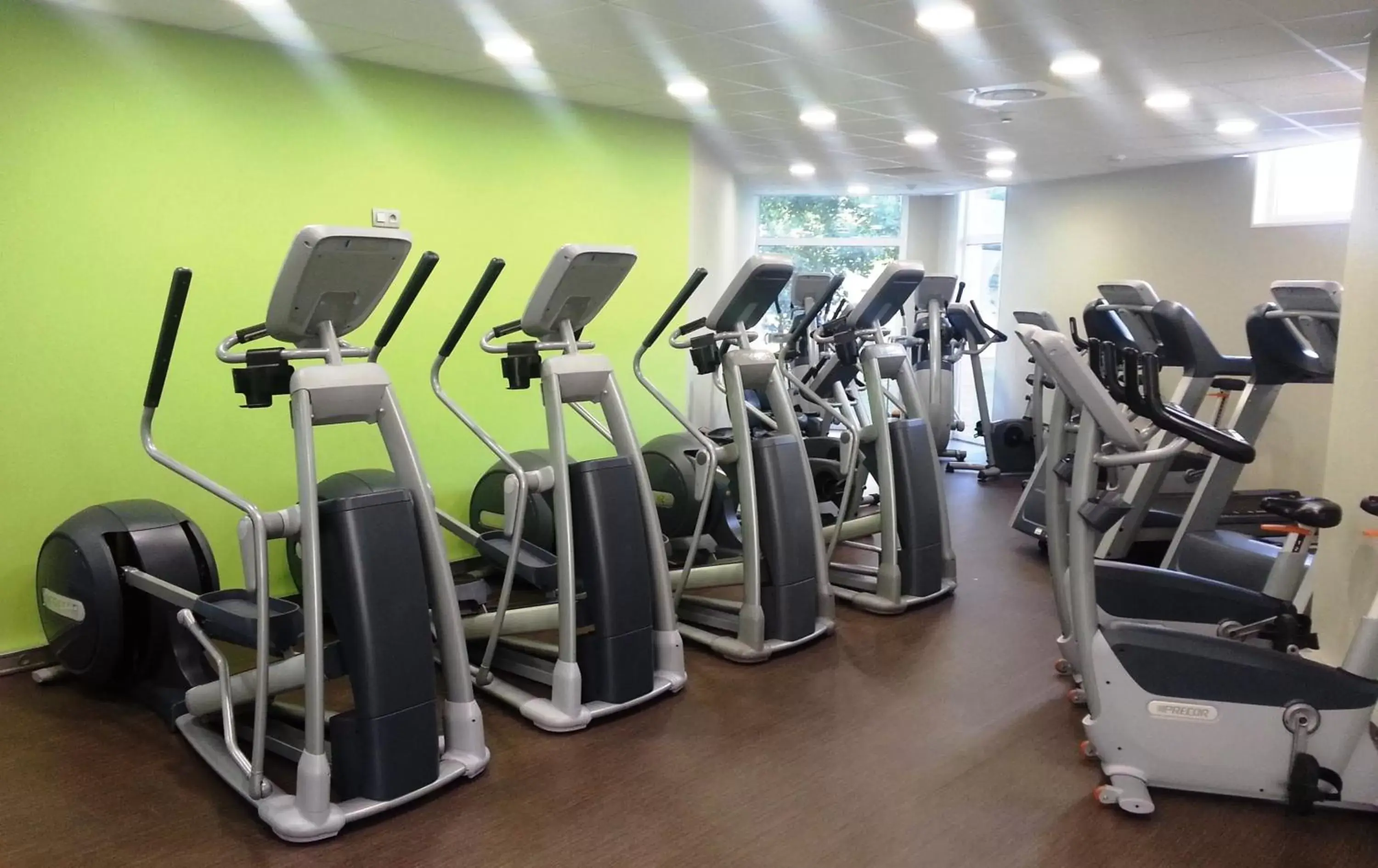 Fitness centre/facilities, Fitness Center/Facilities in Mercure Lyon Est Villefontaine
