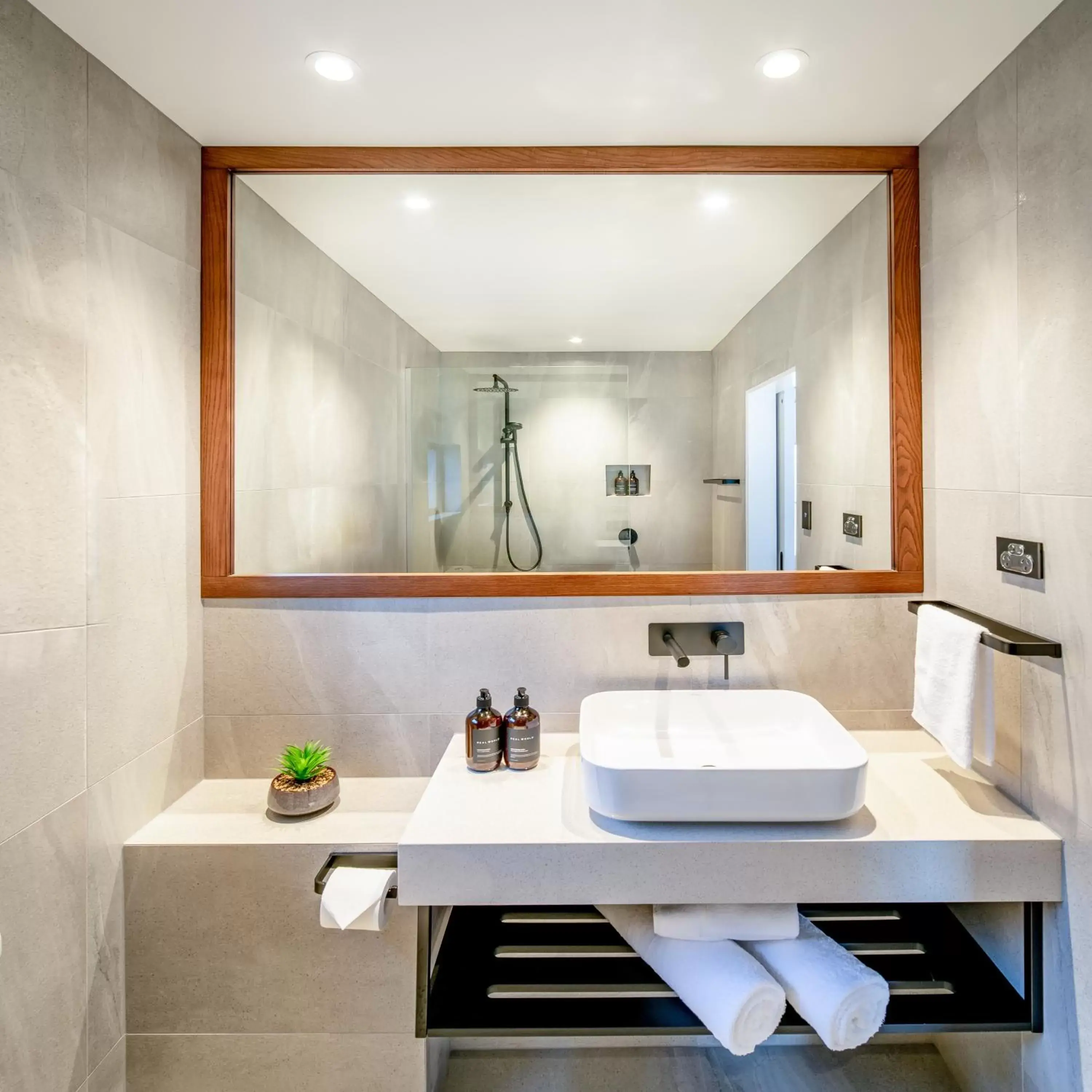 Bathroom in Kamana Lakehouse