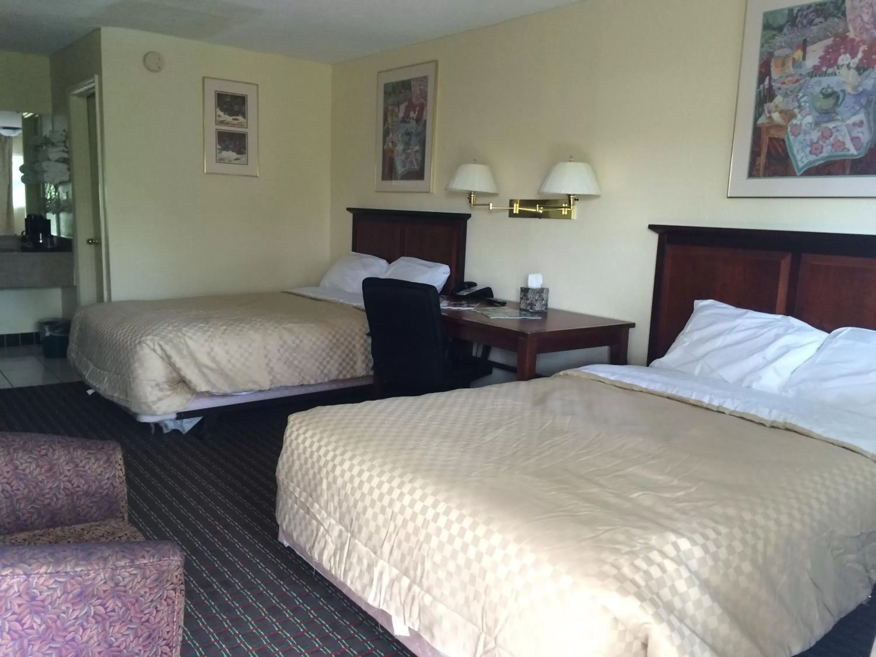 Photo of the whole room, Bed in Knights Inn Augusta Fort Gordon