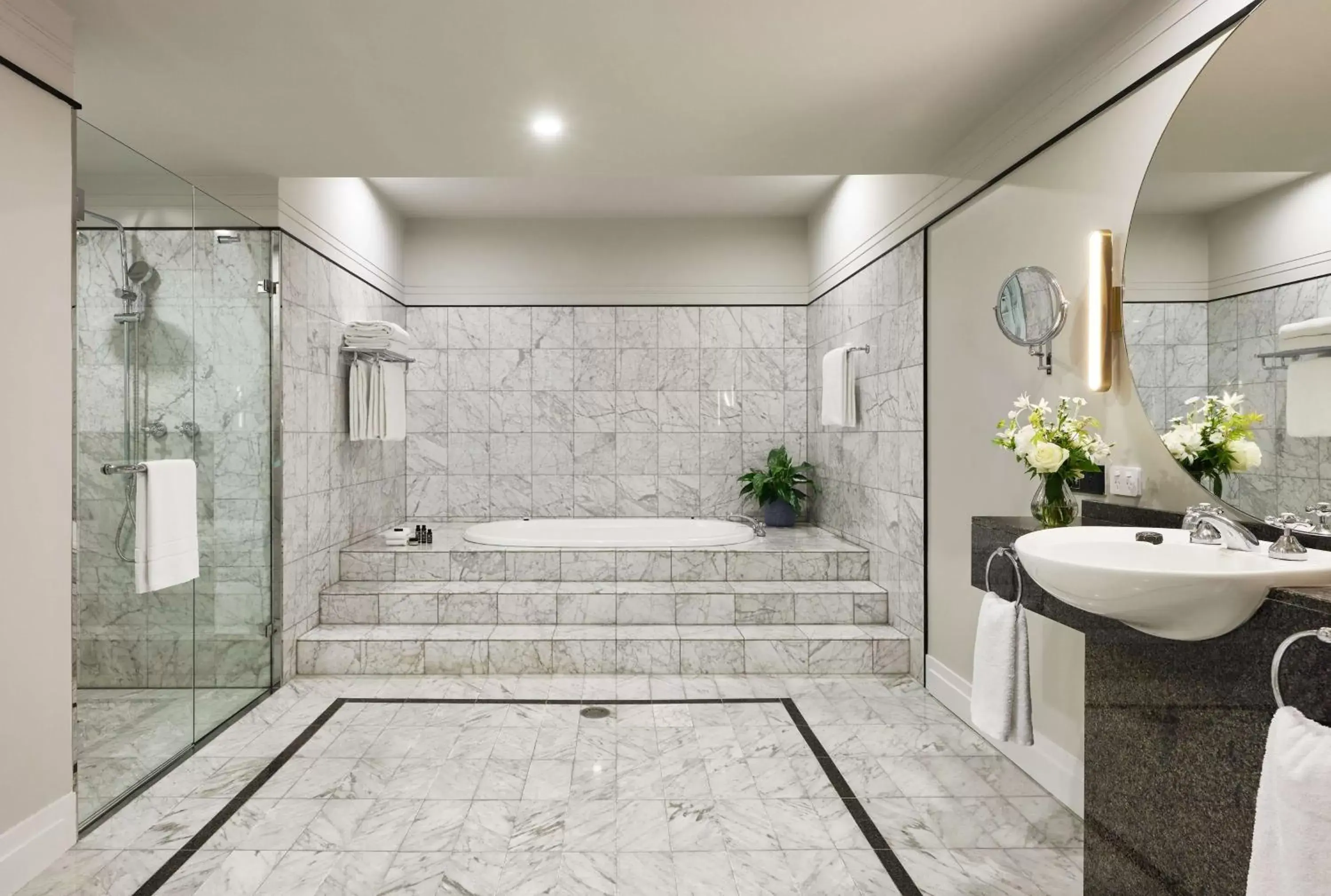 Lobby or reception, Bathroom in Hyatt Hotel Canberra - A Park Hyatt Hotel
