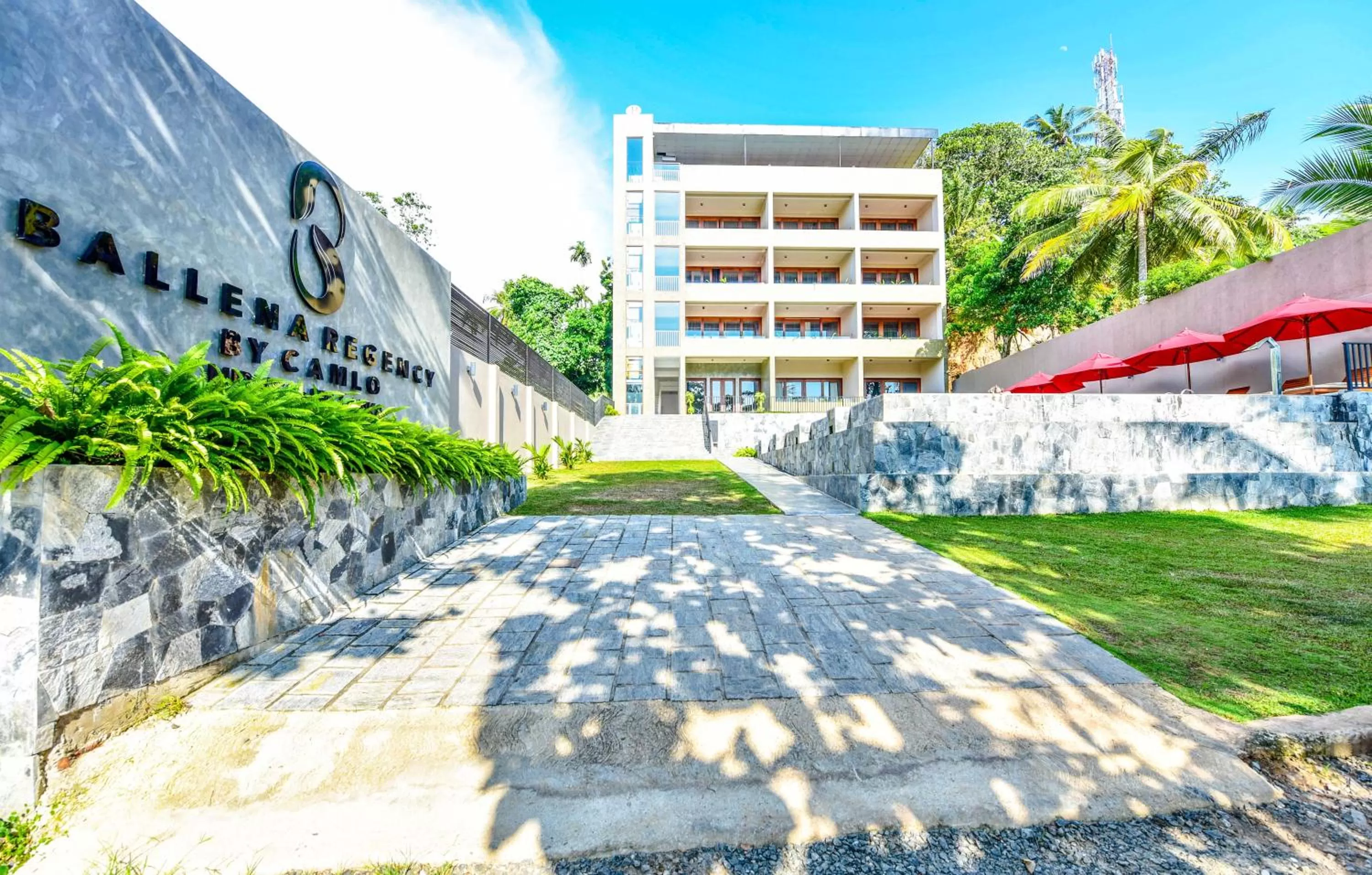 Facade/entrance in Ballena Regency