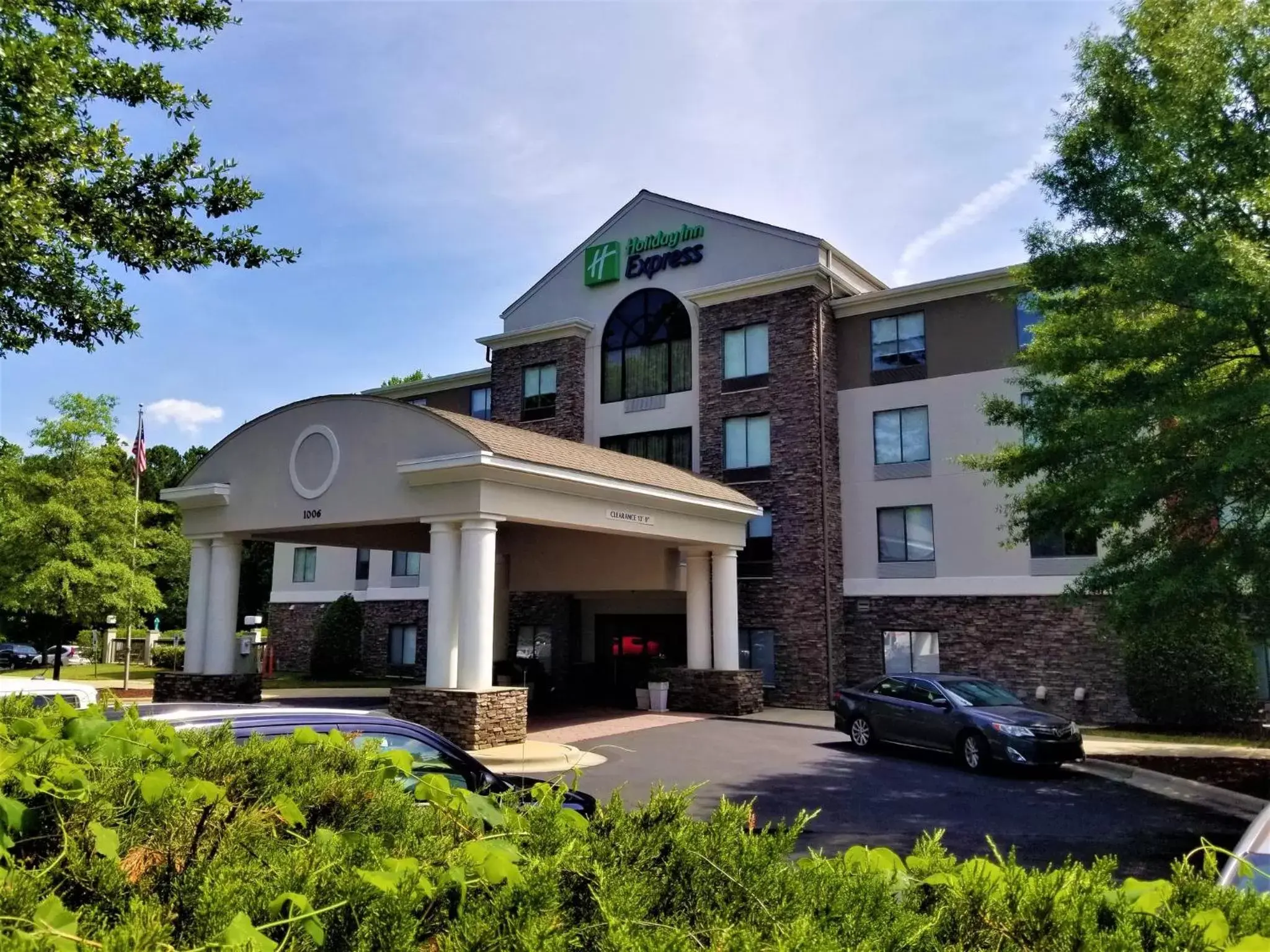 Property Building in Holiday Inn Express Apex - Raleigh, an IHG Hotel