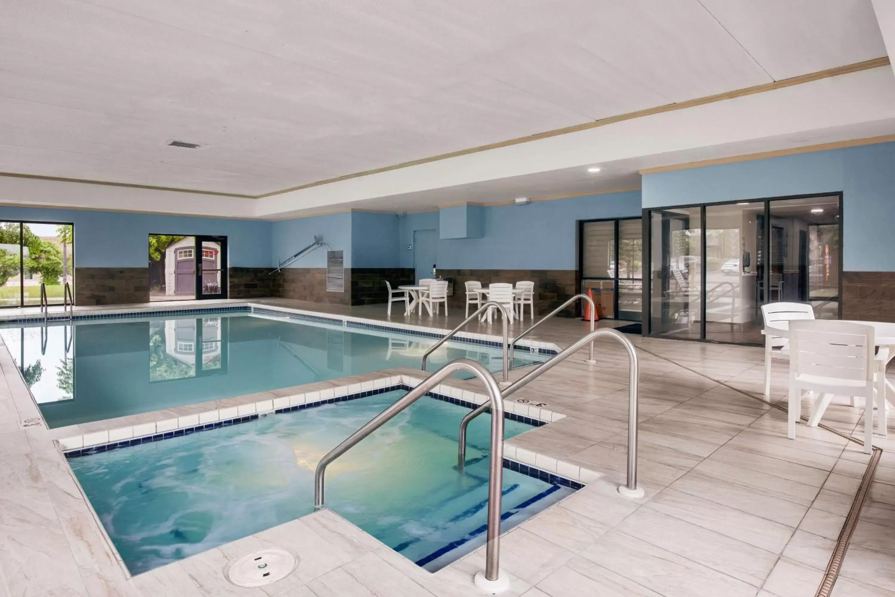 Pool view, Swimming Pool in Best Western Waukesha Grand