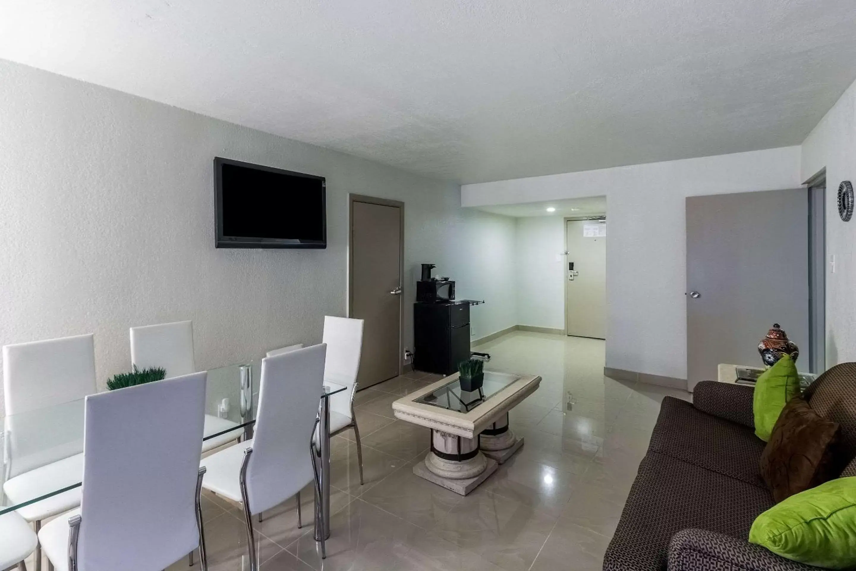 Photo of the whole room, Seating Area in Clarion Inn near McAllen Airport