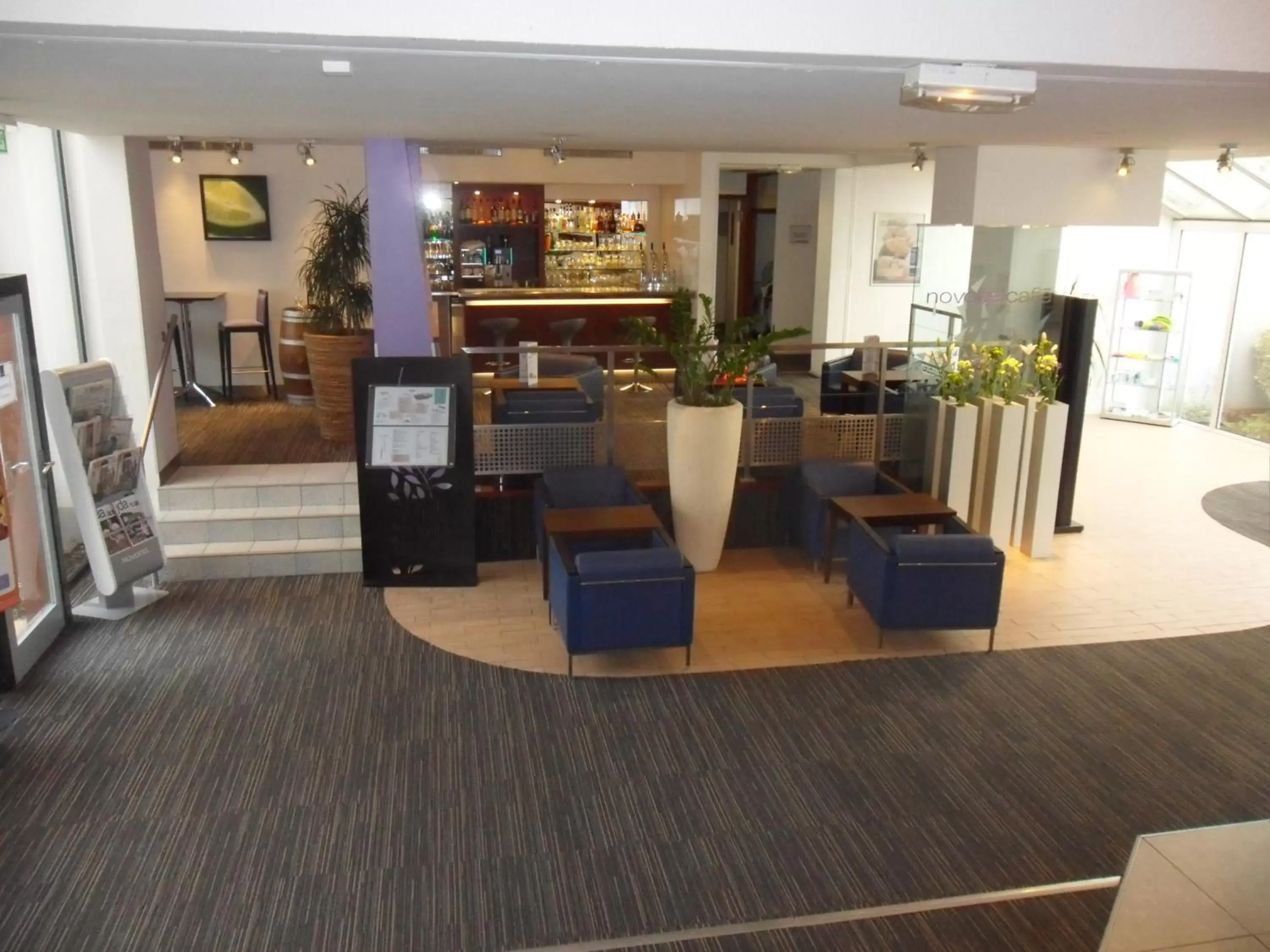 Lounge or bar, Lobby/Reception in Novotel Amiens Pôle Jules Verne