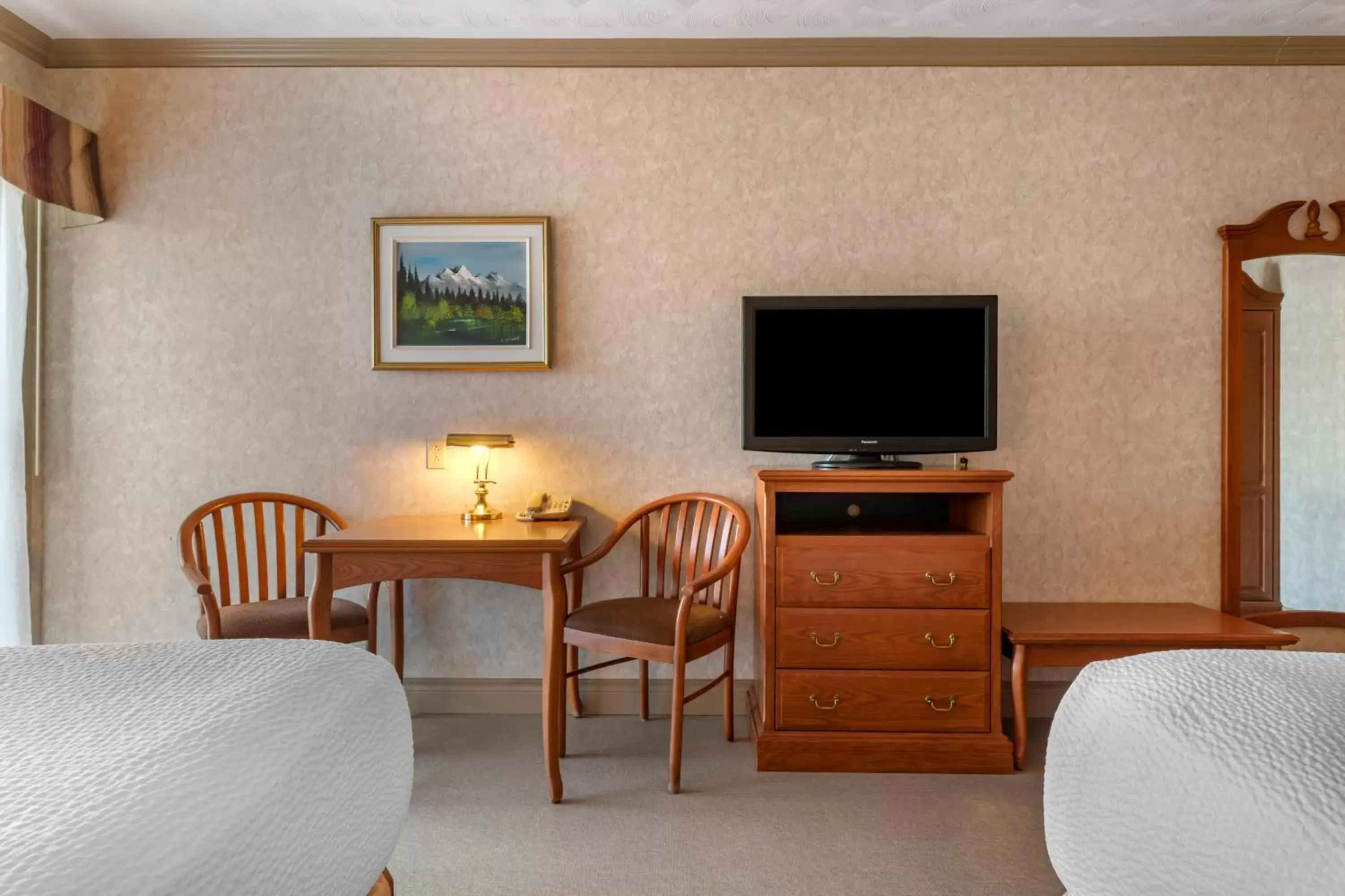 TV/Entertainment Center in Best Western Plus Edmundston