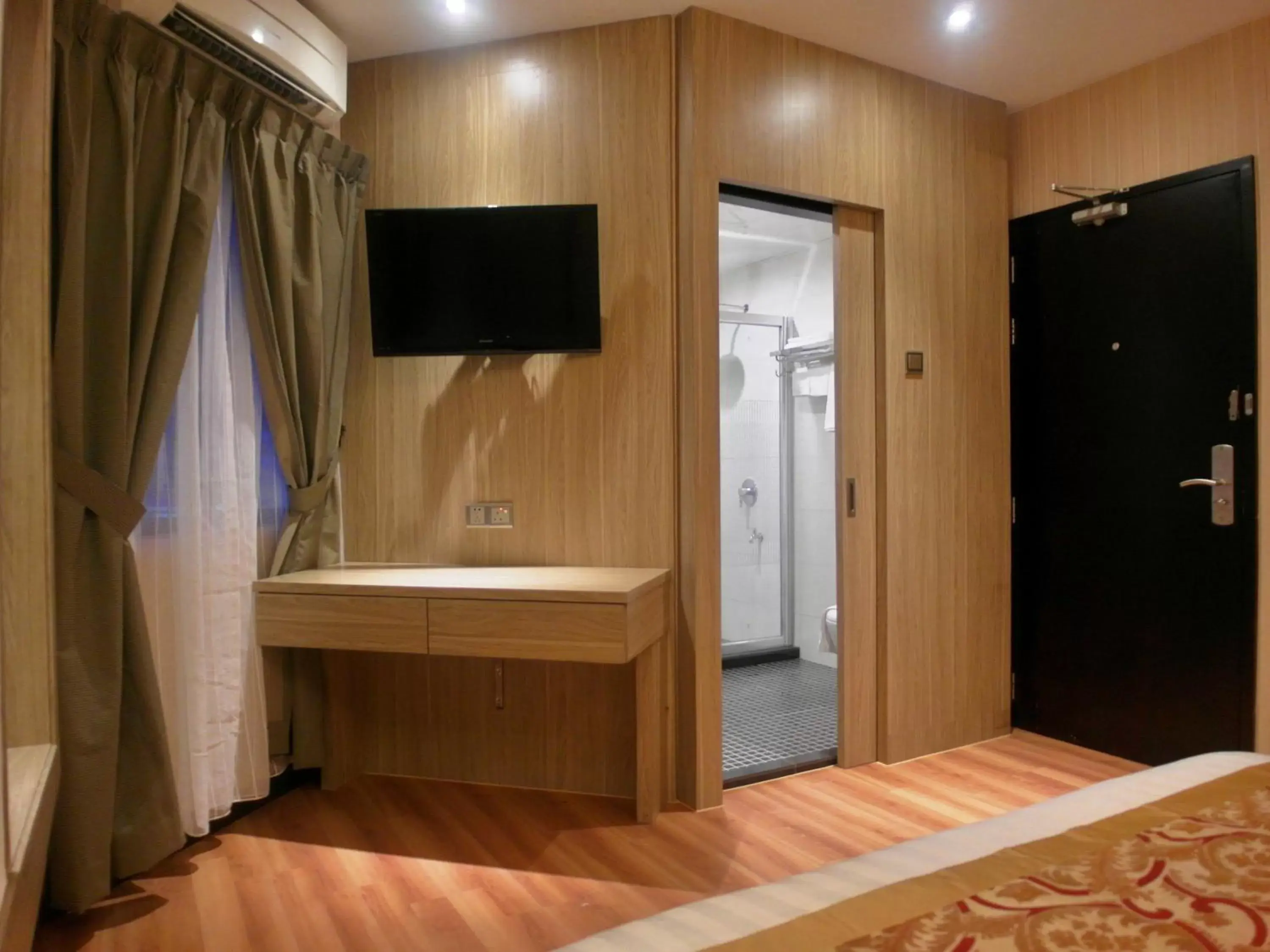 Bedroom, TV/Entertainment Center in Mandarin Hotel Kota Kinabalu