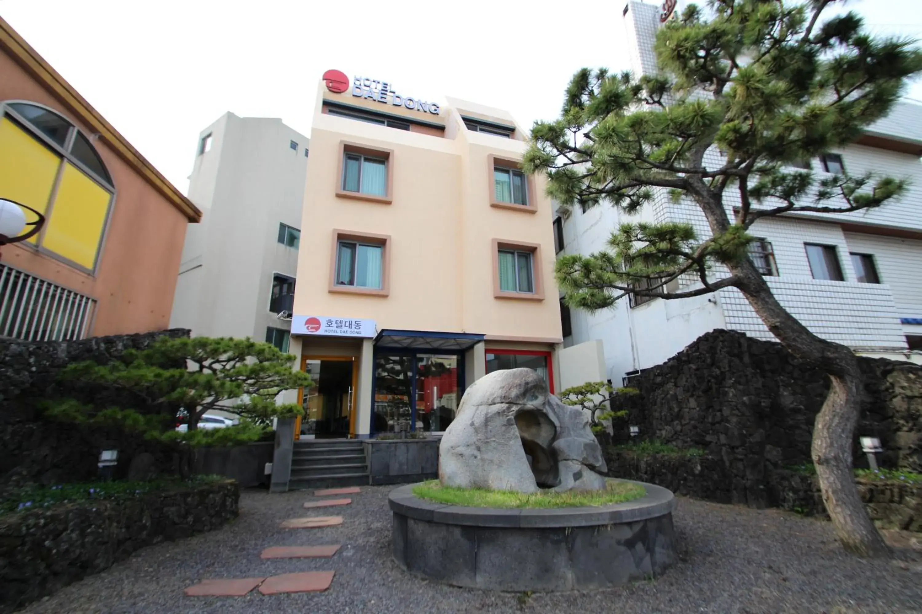 Facade/entrance, Property Building in Hotel Daedong