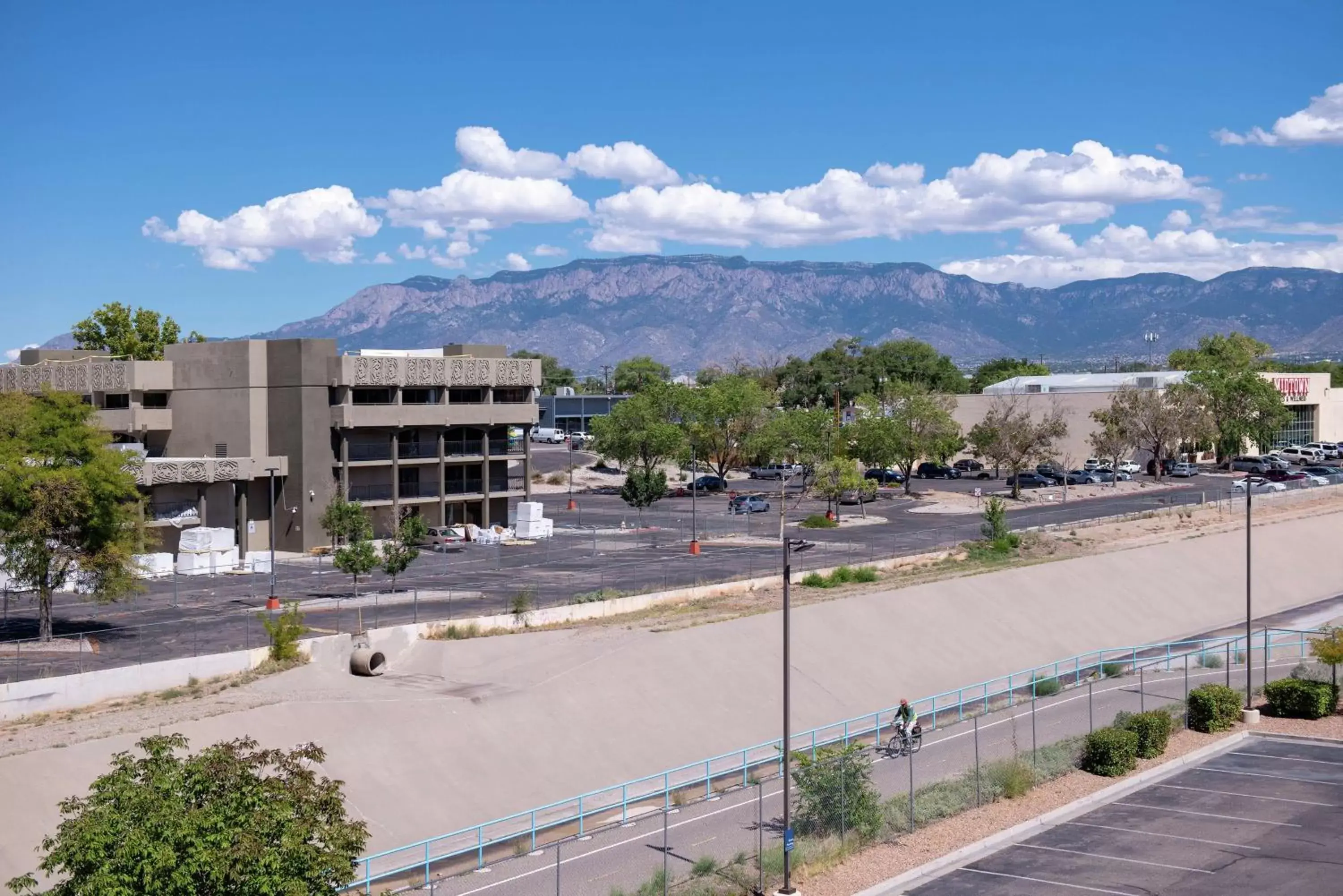 Property building in Hampton Inn Albuquerque - University/Midtown