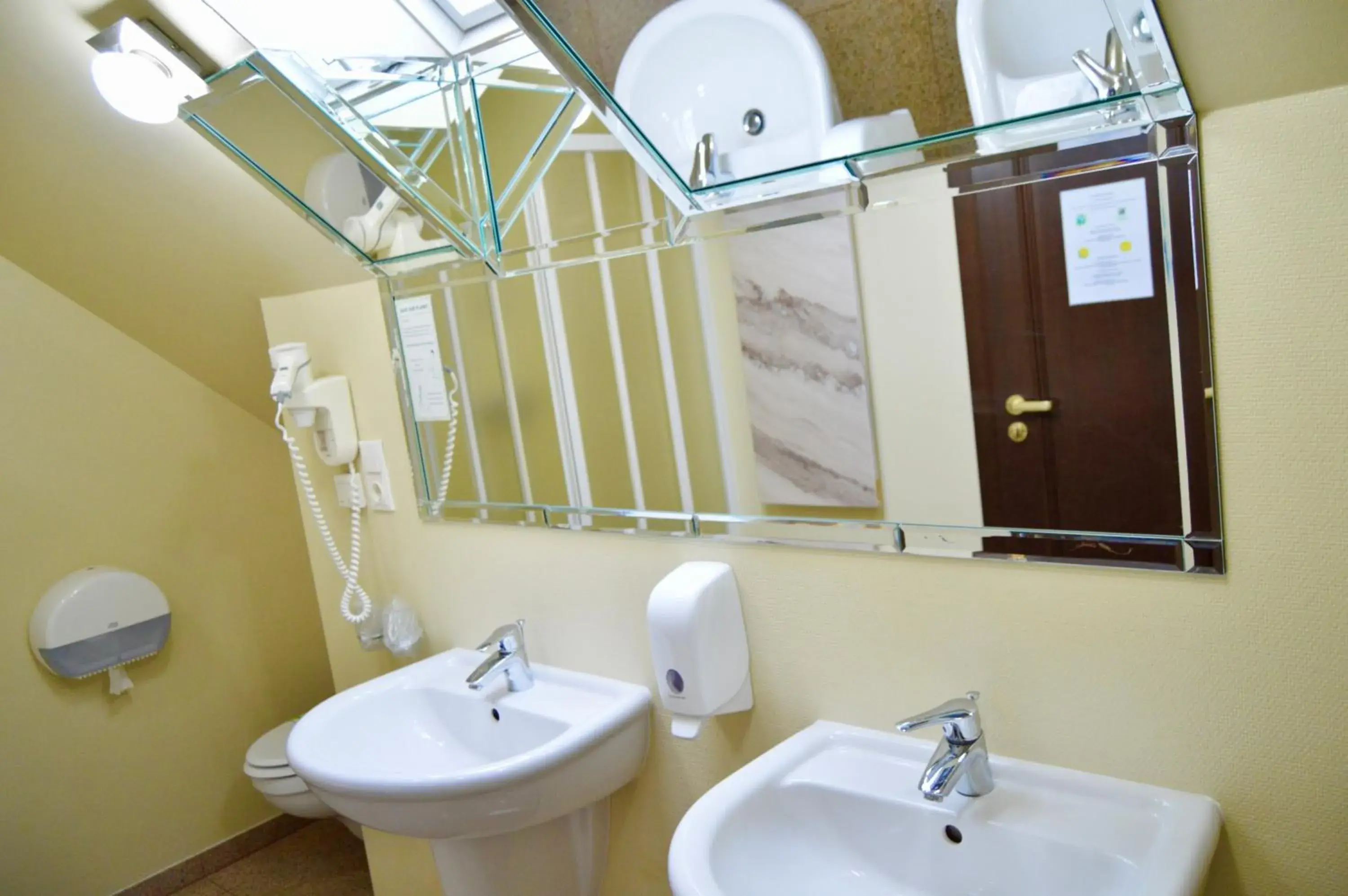 Bathroom in Levoslav House Hotel