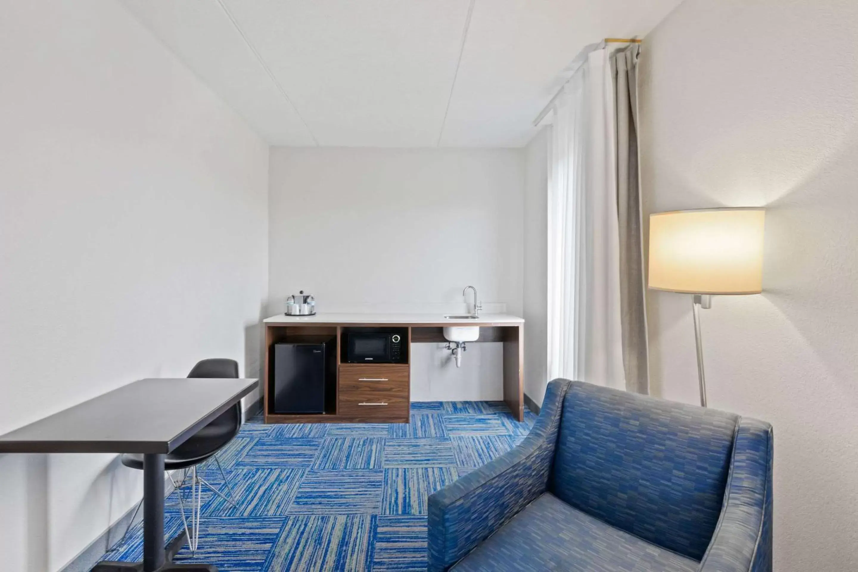 Bedroom, Seating Area in Allentown Park Hotel, Ascend Hotel Collection