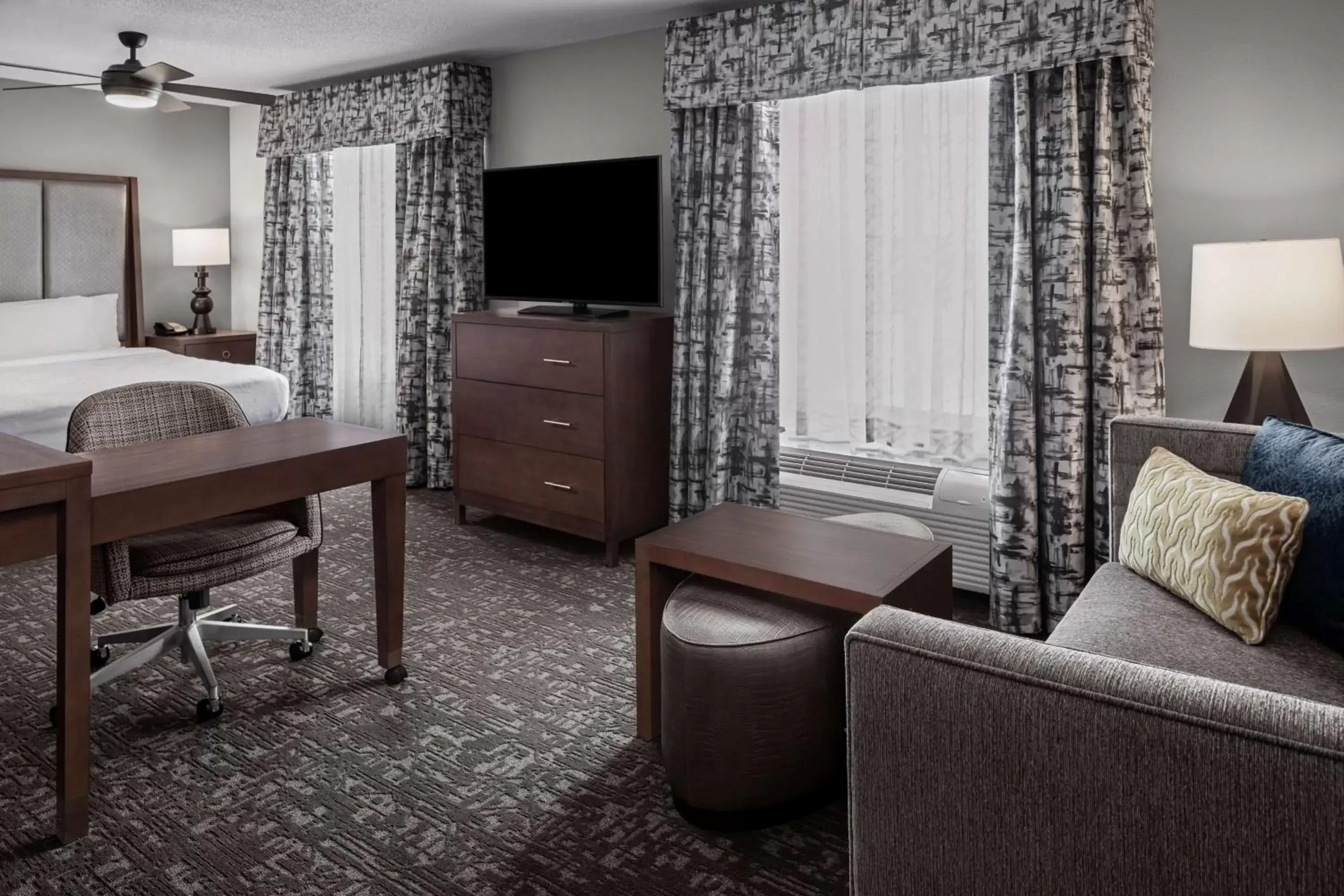 Bedroom, Seating Area in Homewood Suites by Hilton Orland Park