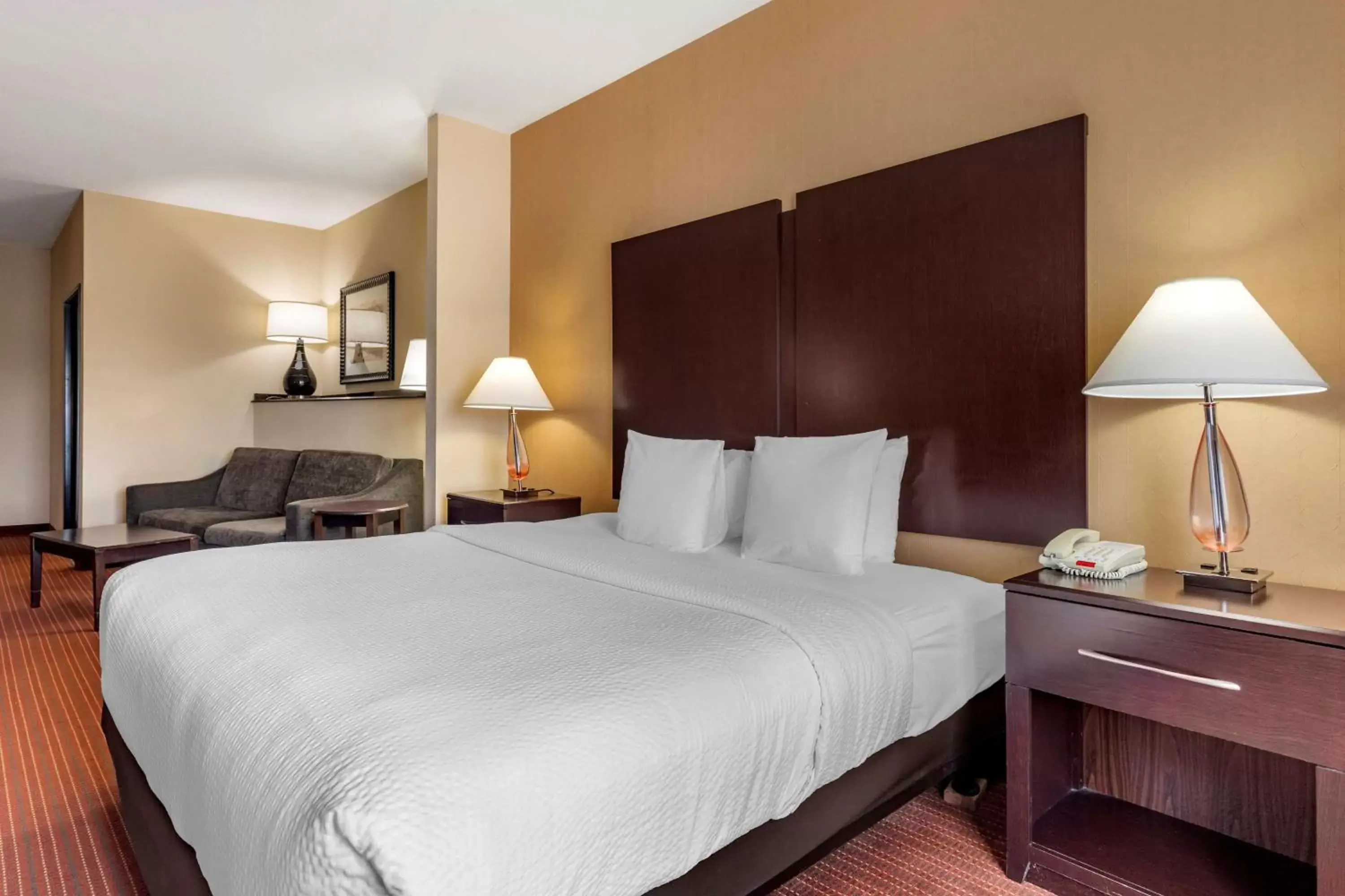 Bed in Best Western Plus DFW Airport West Euless Bed in Best Western Plus DFW Airport West Euless