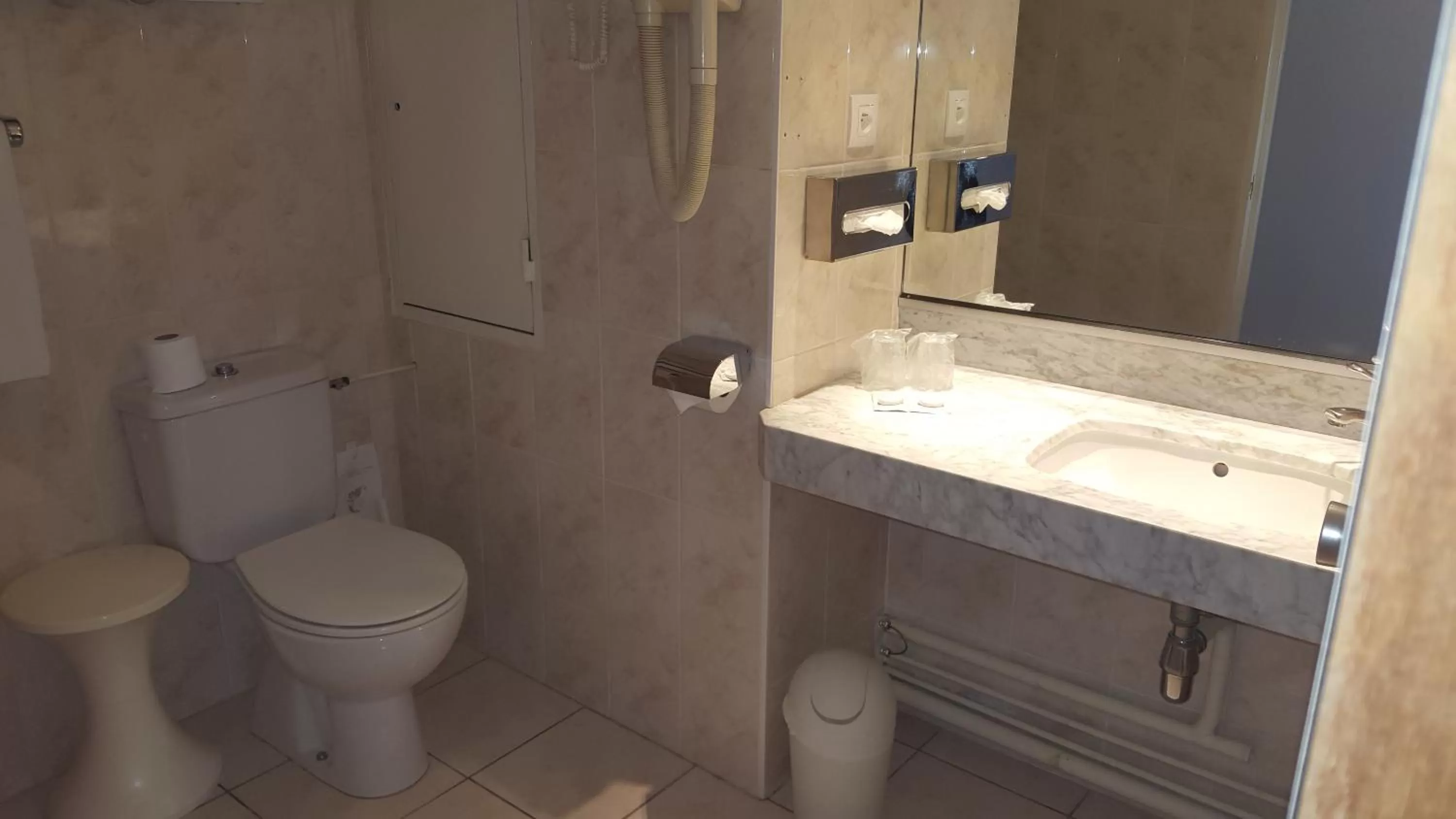 Toilet in The Originals Residence, Kosy Nancy Coeur de Ville