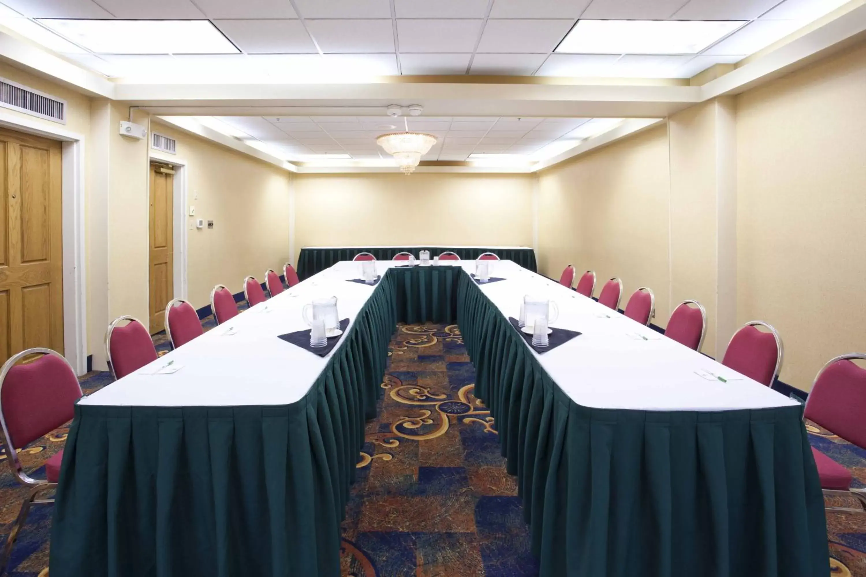 Meeting/conference room in Holiday Inn Great Falls-Convention Center, an IHG Hotel