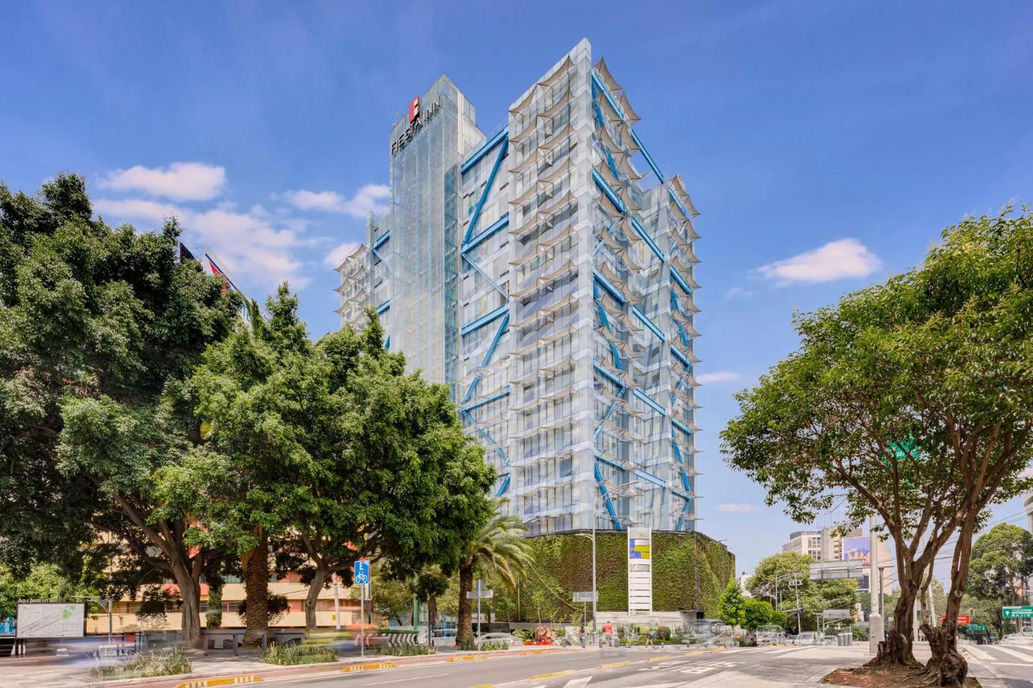 Property building in Fiesta Inn Insurgentes Viaducto