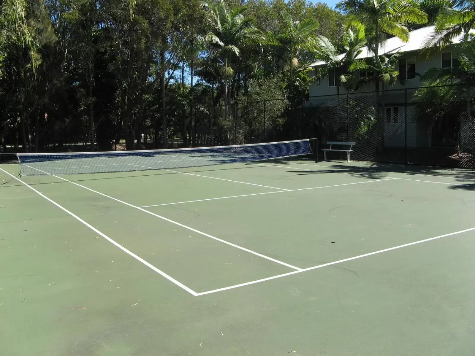 Activities, Tennis/Squash in Coral Beach Noosa Resort