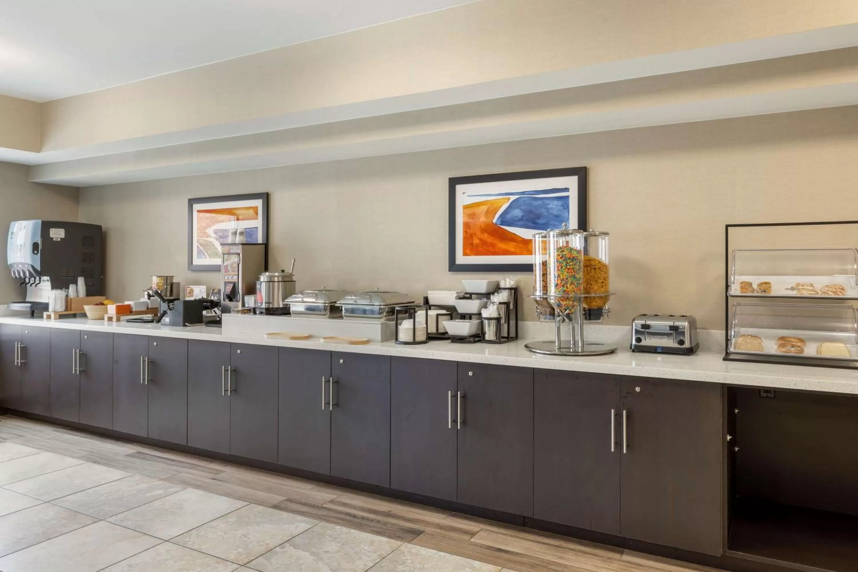 Breakfast in Best Western Watertown Inn & Suites