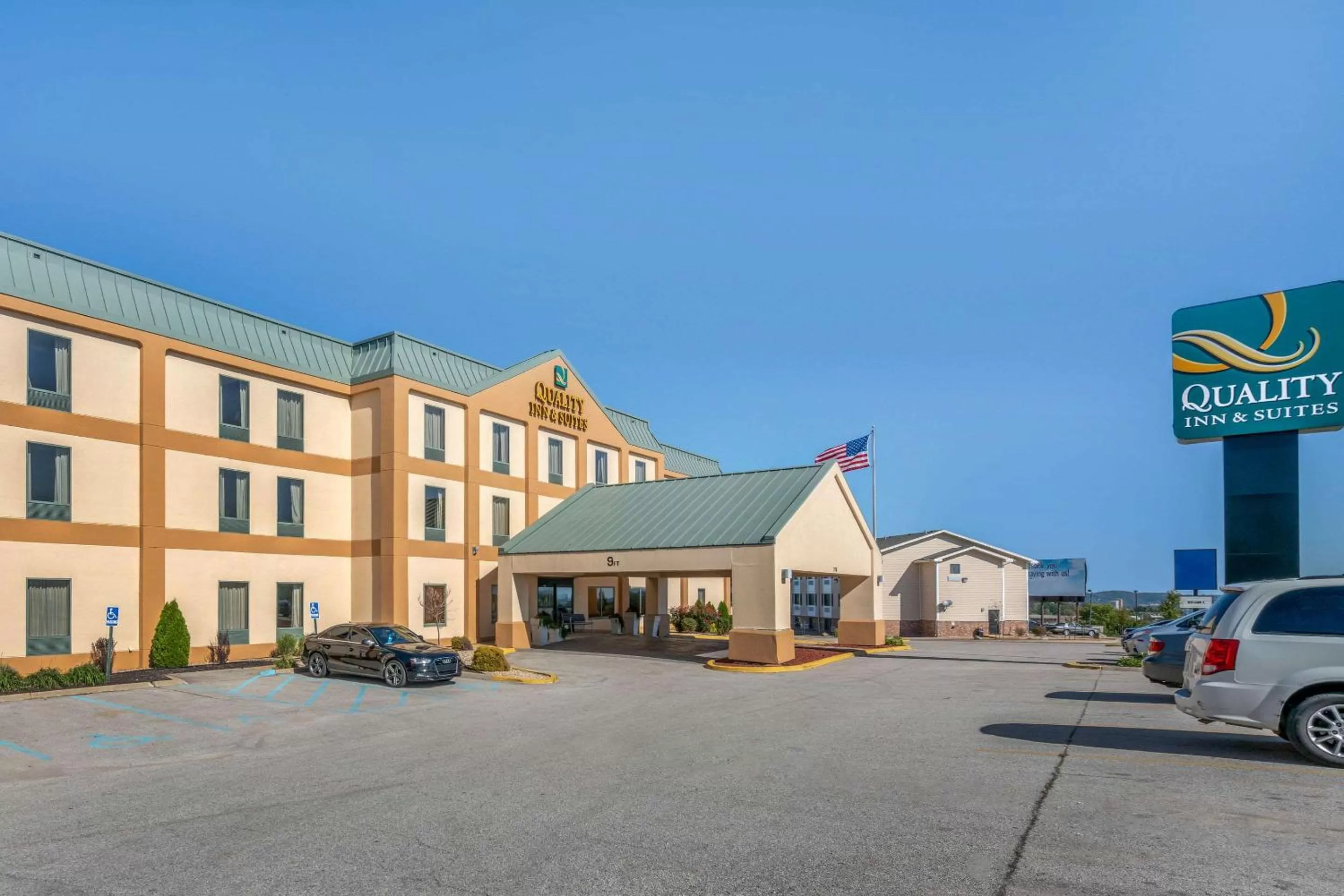 Property building in Quality Inn & Suites - Jefferson City