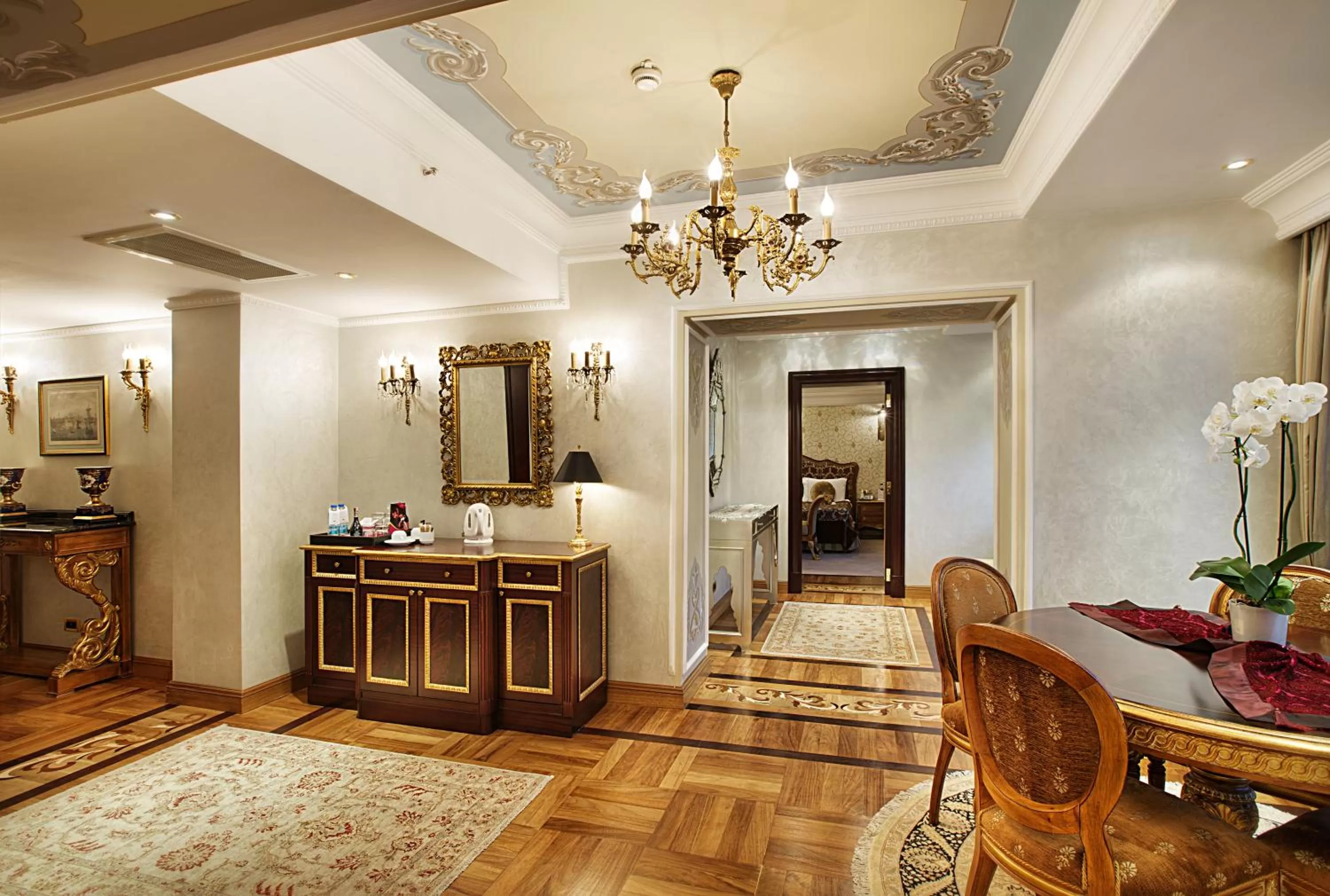 Living room in Crowne Plaza Istanbul - Old City by IHG
