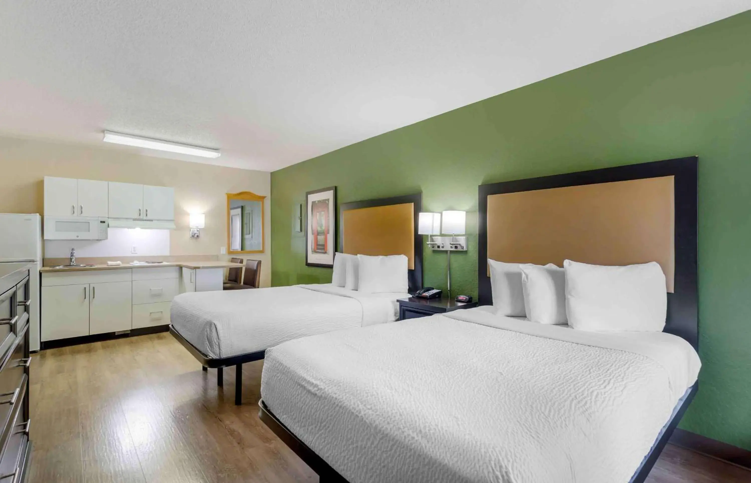 Bedroom, Bed in Extended Stay America Suites - Portland - Tigard