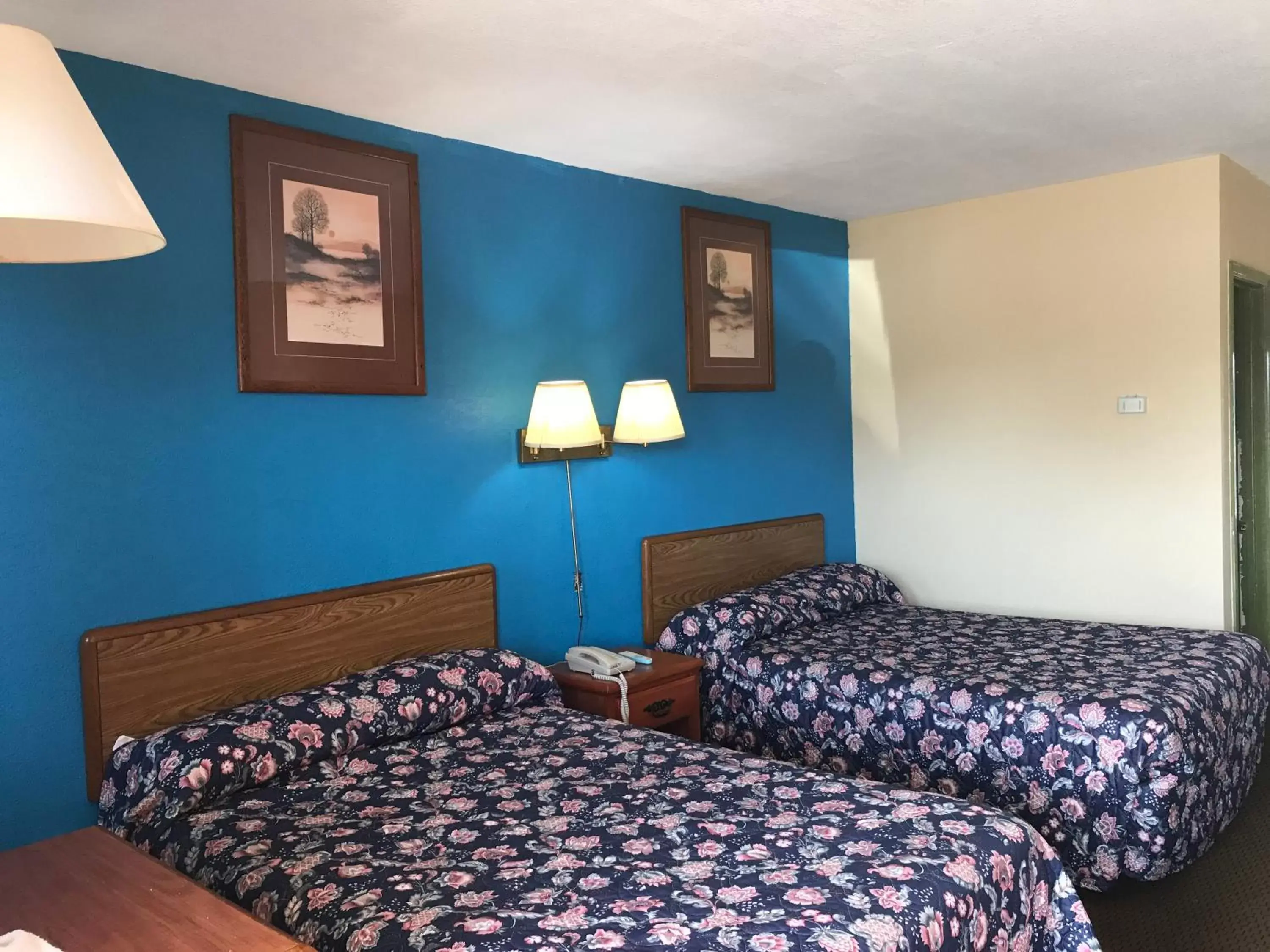 Bed in Parkview Motel Bed in Parkview Motel