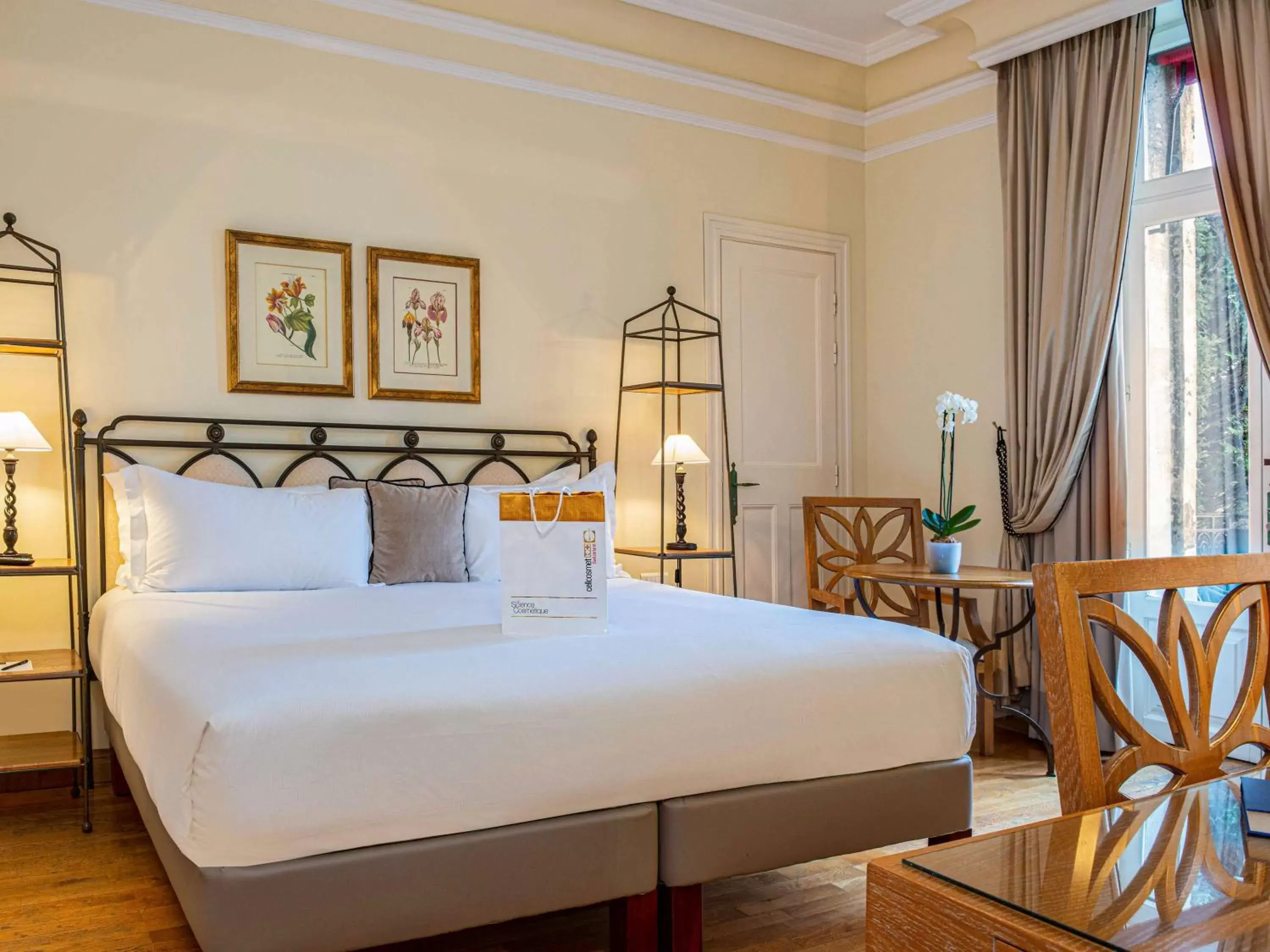 Bedroom, Bed in Hotel de la Cité & Spa MGallery