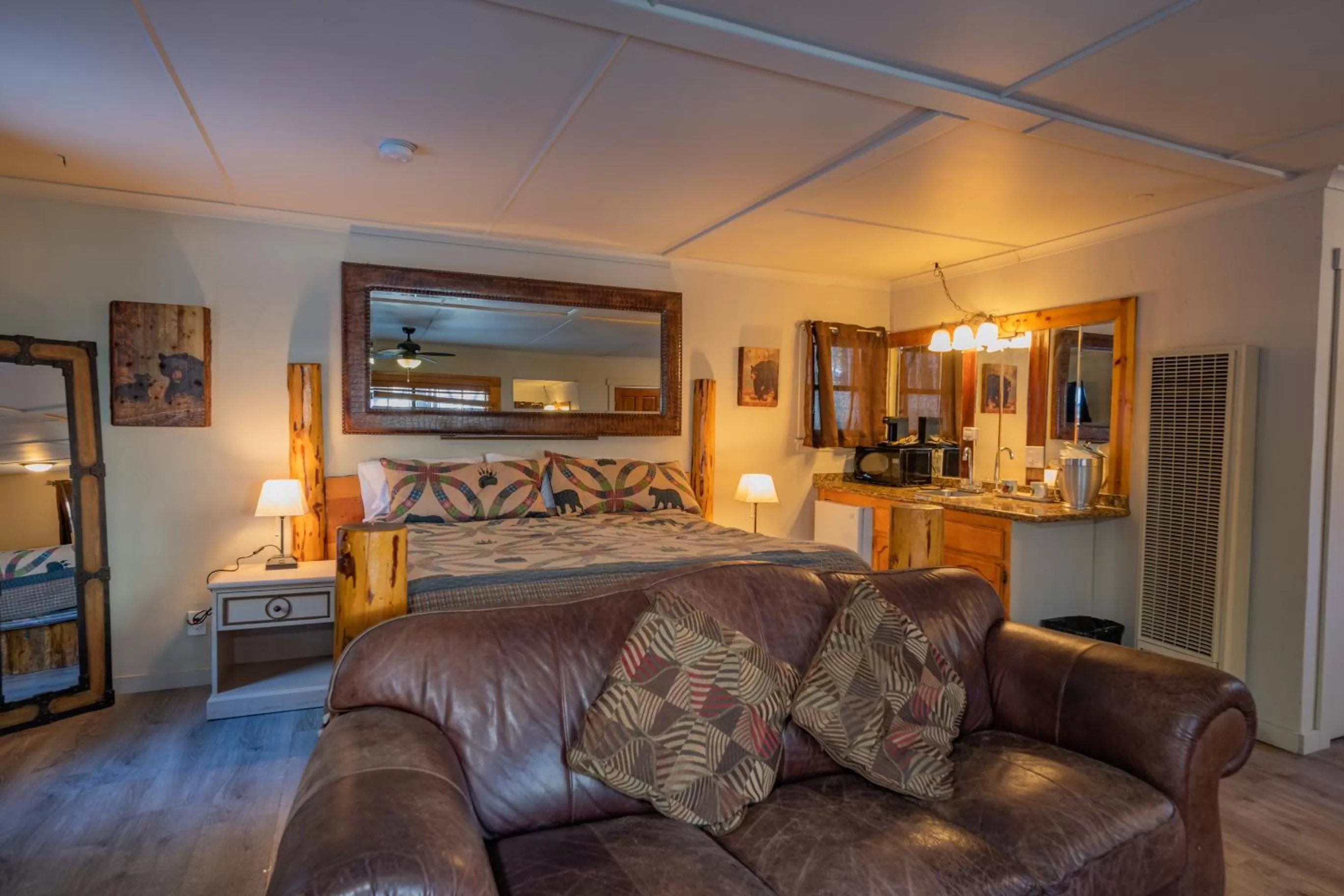 Photo of the whole room, Bed in Black Forest Lodge