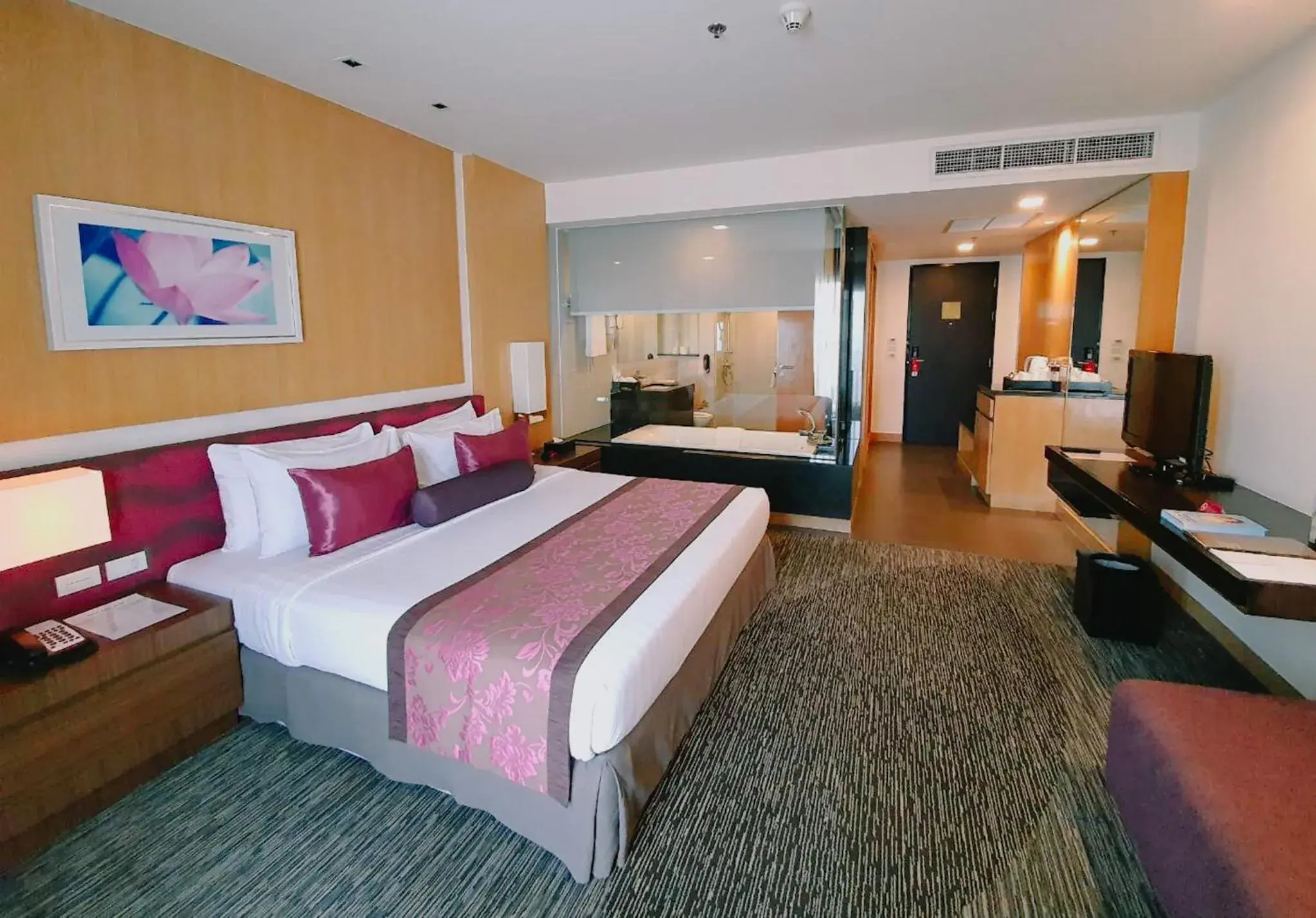 Bed, Room Photo in Amaranth Suvarnabhumi Hotel