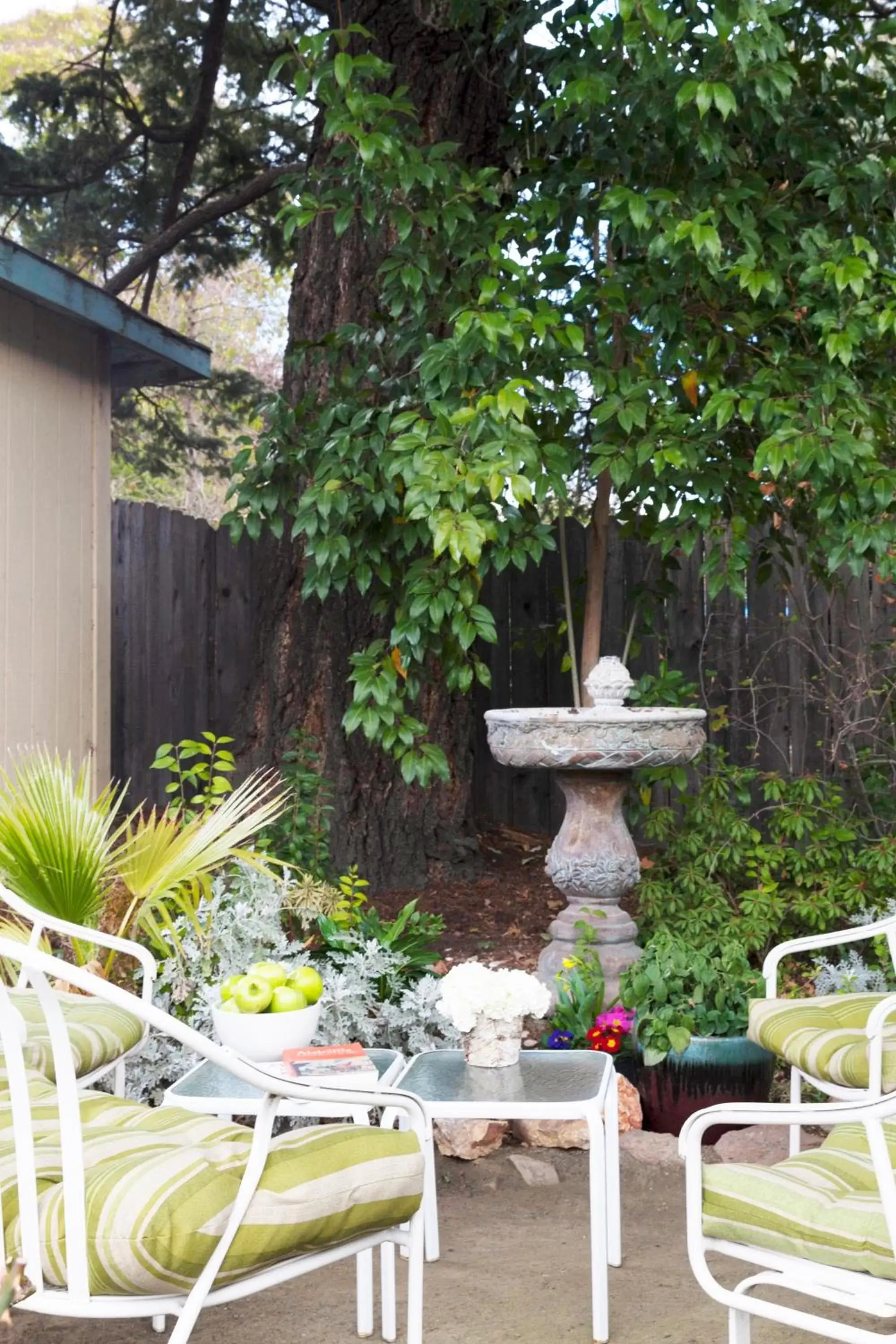 Facade/entrance in Sonoma Creek Inn