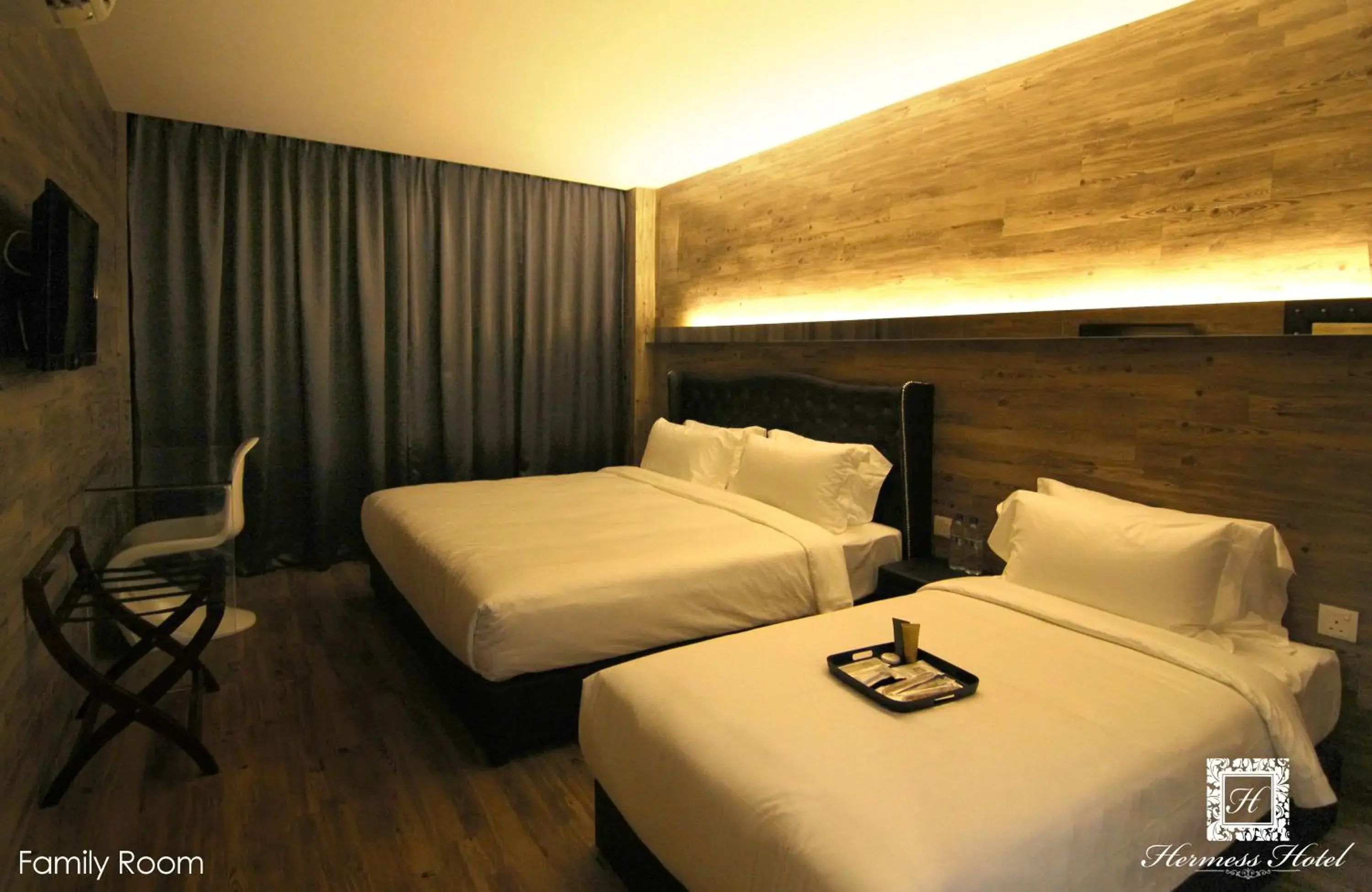 Photo of the whole room, Bed in Hermess Hotel