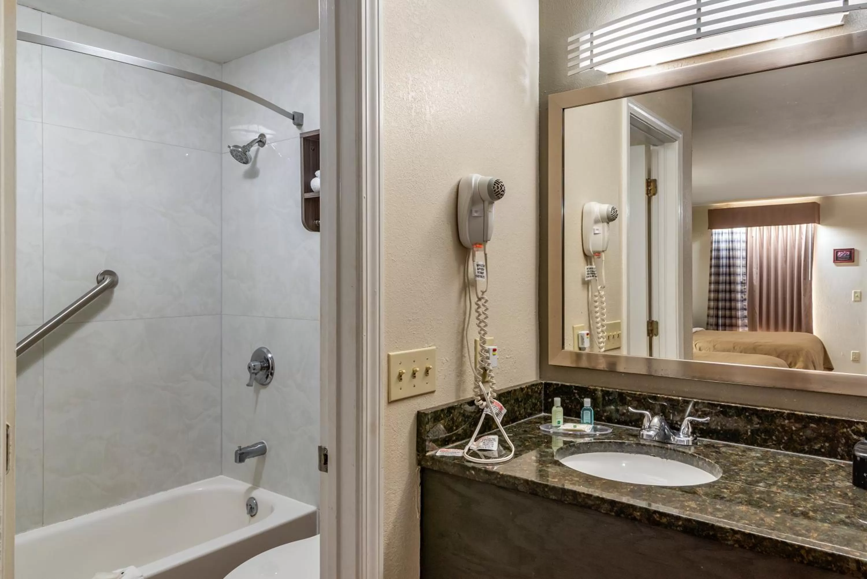 Bathroom in Quality Inn Conyers I-20