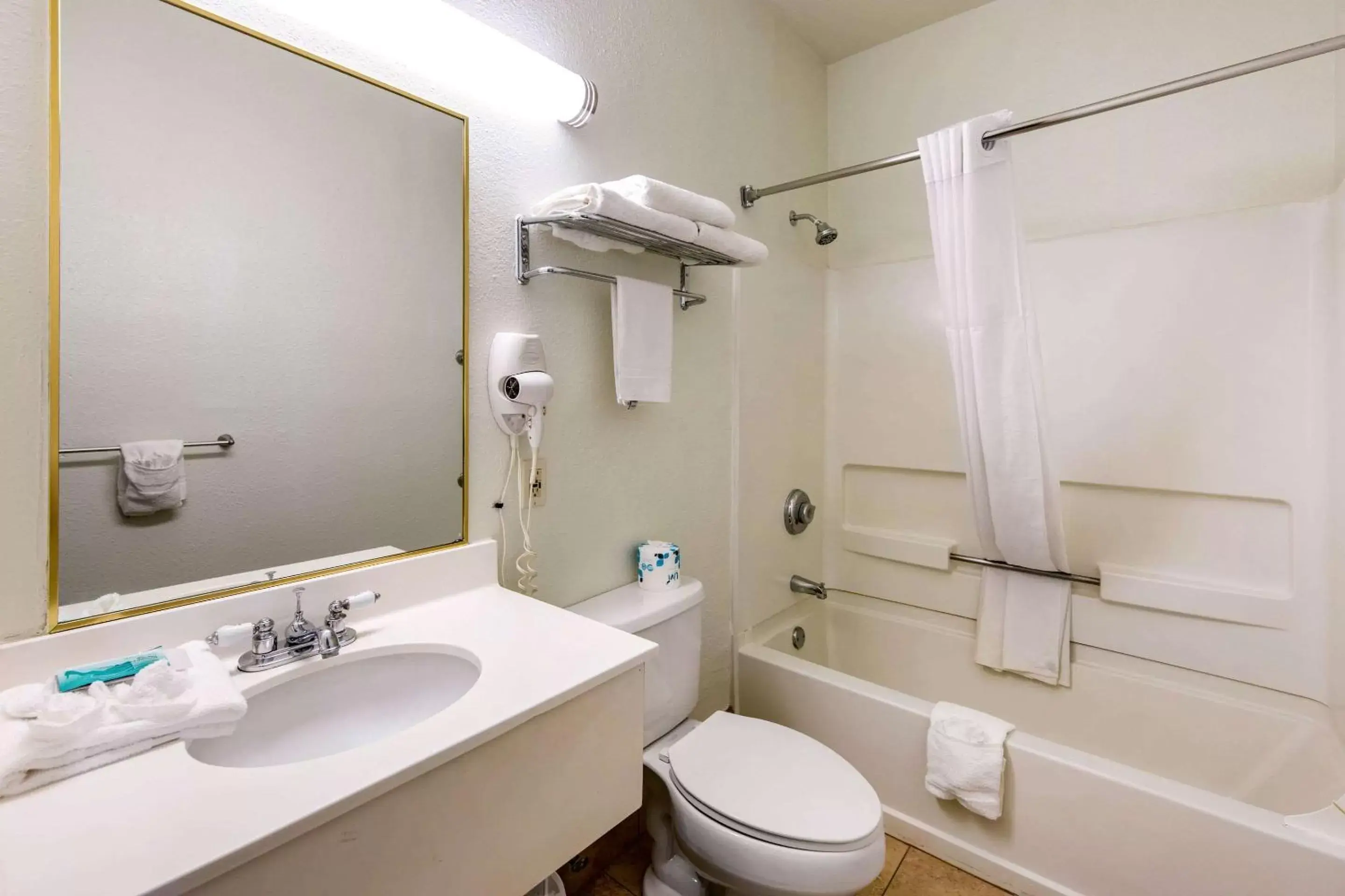 Bedroom, Bathroom in Quality Inn & Suites Gallup I-40 Exit 20