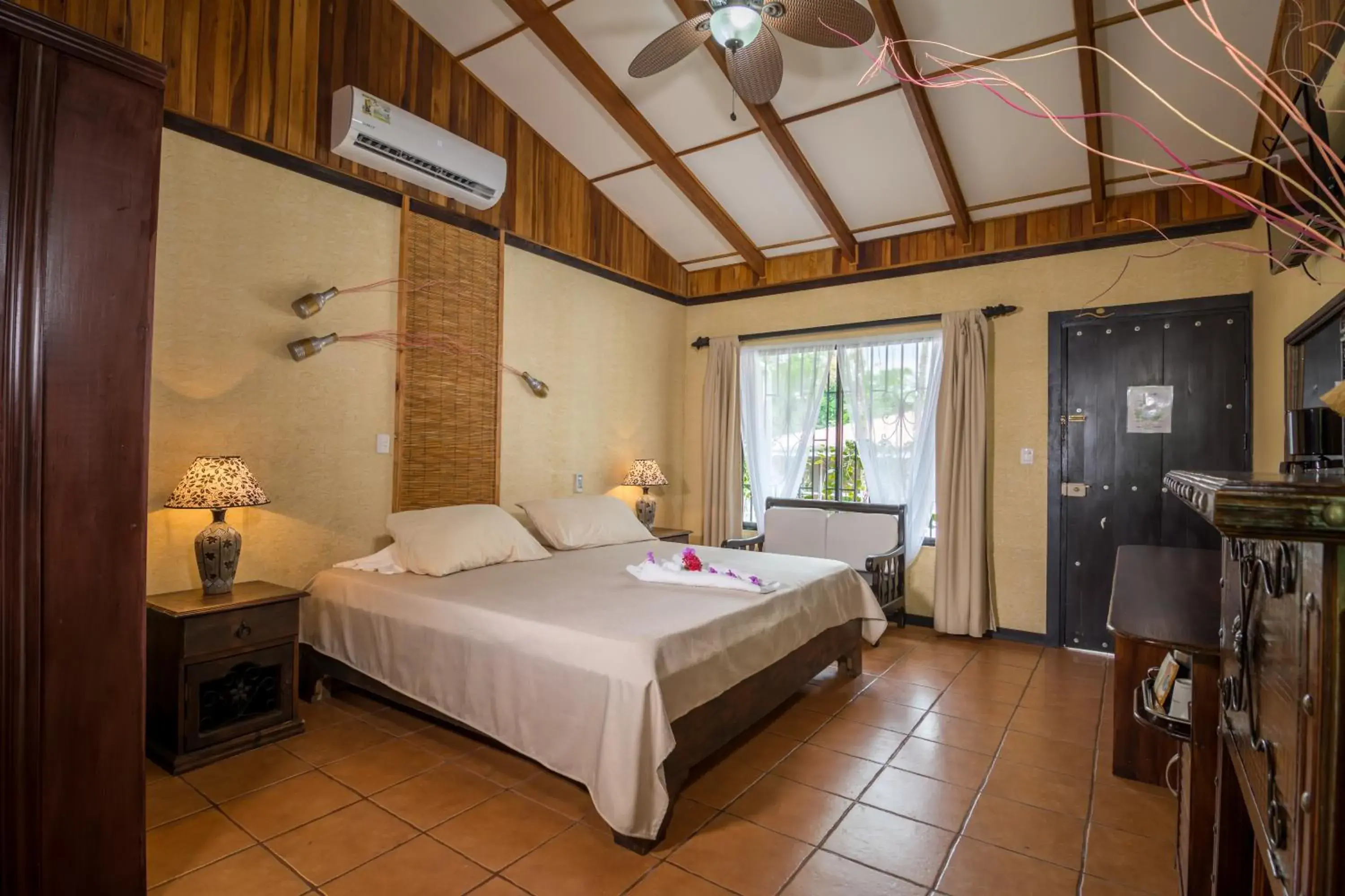 Photo of the whole room, Bed in Pacific Paradise Resort