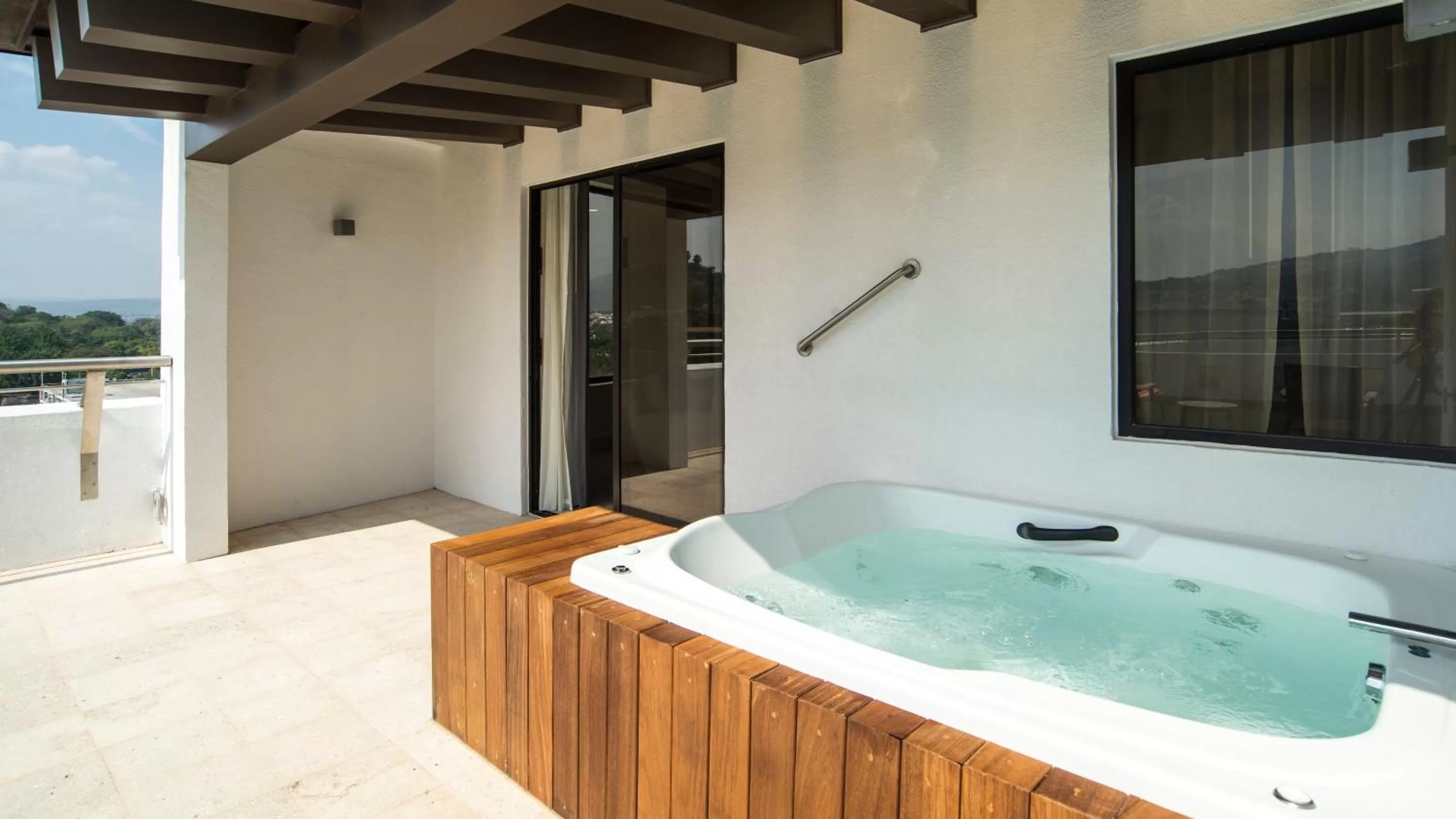 Bedroom in Holiday Inn Tuxtla Gutierrez by IHG