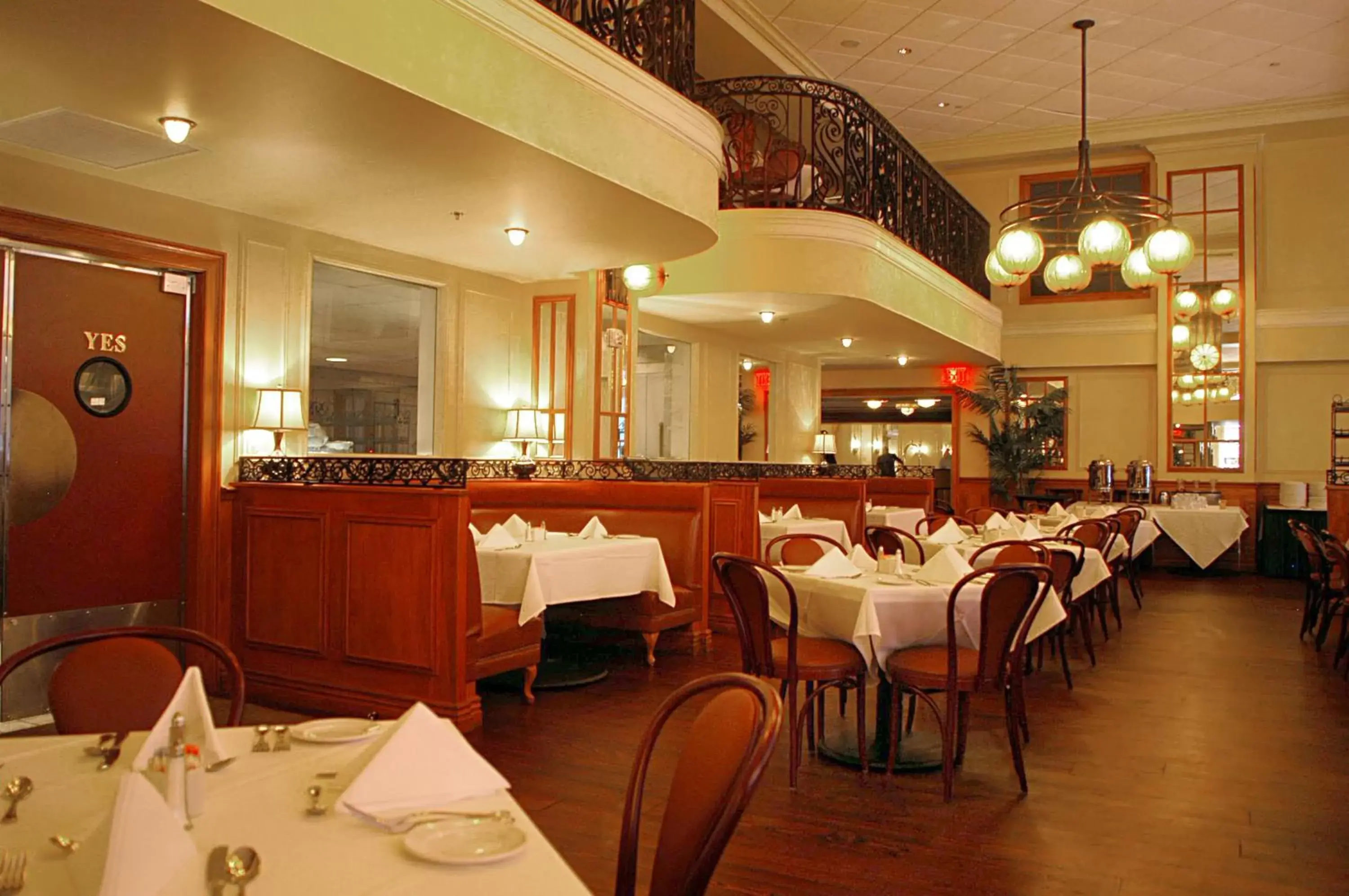 Restaurant/Places to Eat in Astor Crowne Plaza New Orleans French Quarter, Corner of Bourbon and Canal