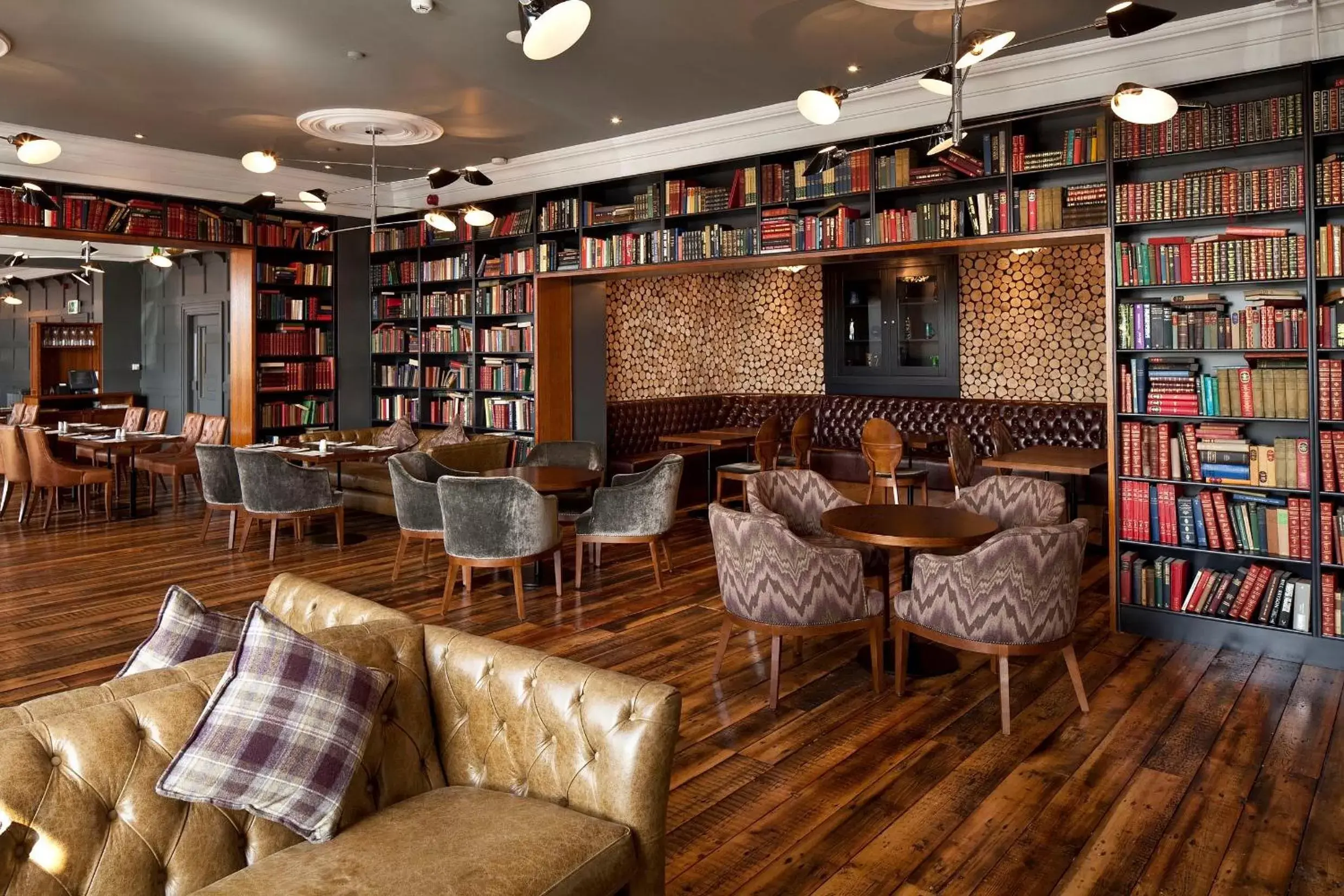 Communal lounge/ TV room, Lounge/Bar in The Address Cork (formerly Ambassador Hotel & Health Club)