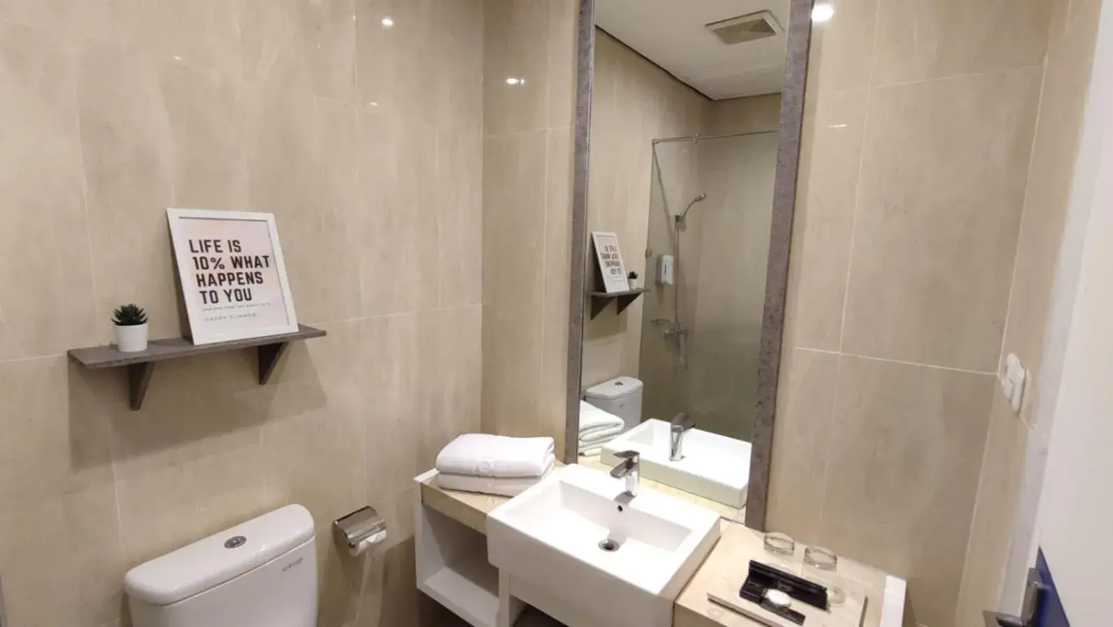 Property building, Bathroom in Hemangini Hotel Bandung