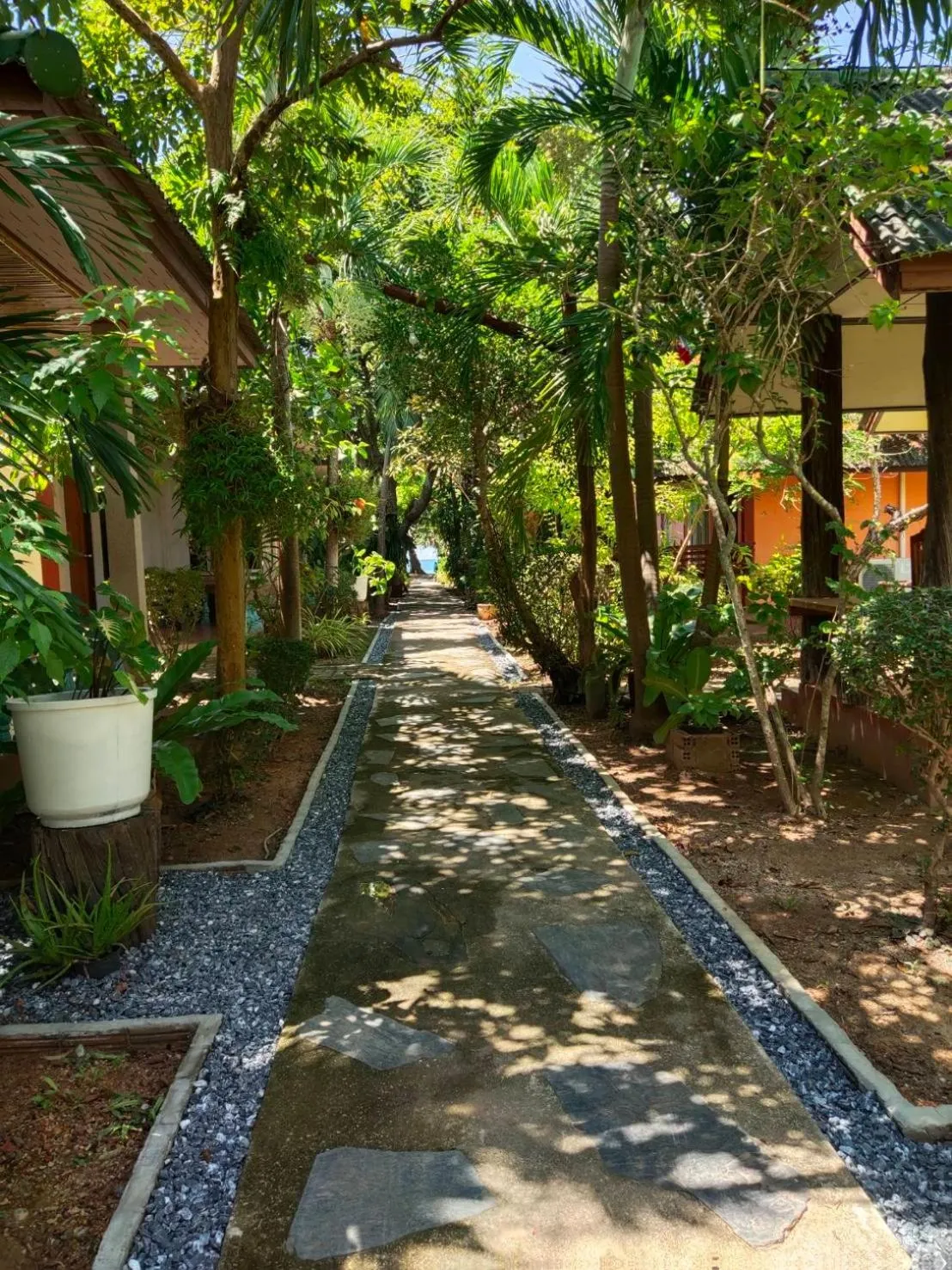 Inner courtyard view in Lanta Riviera Beach Resort