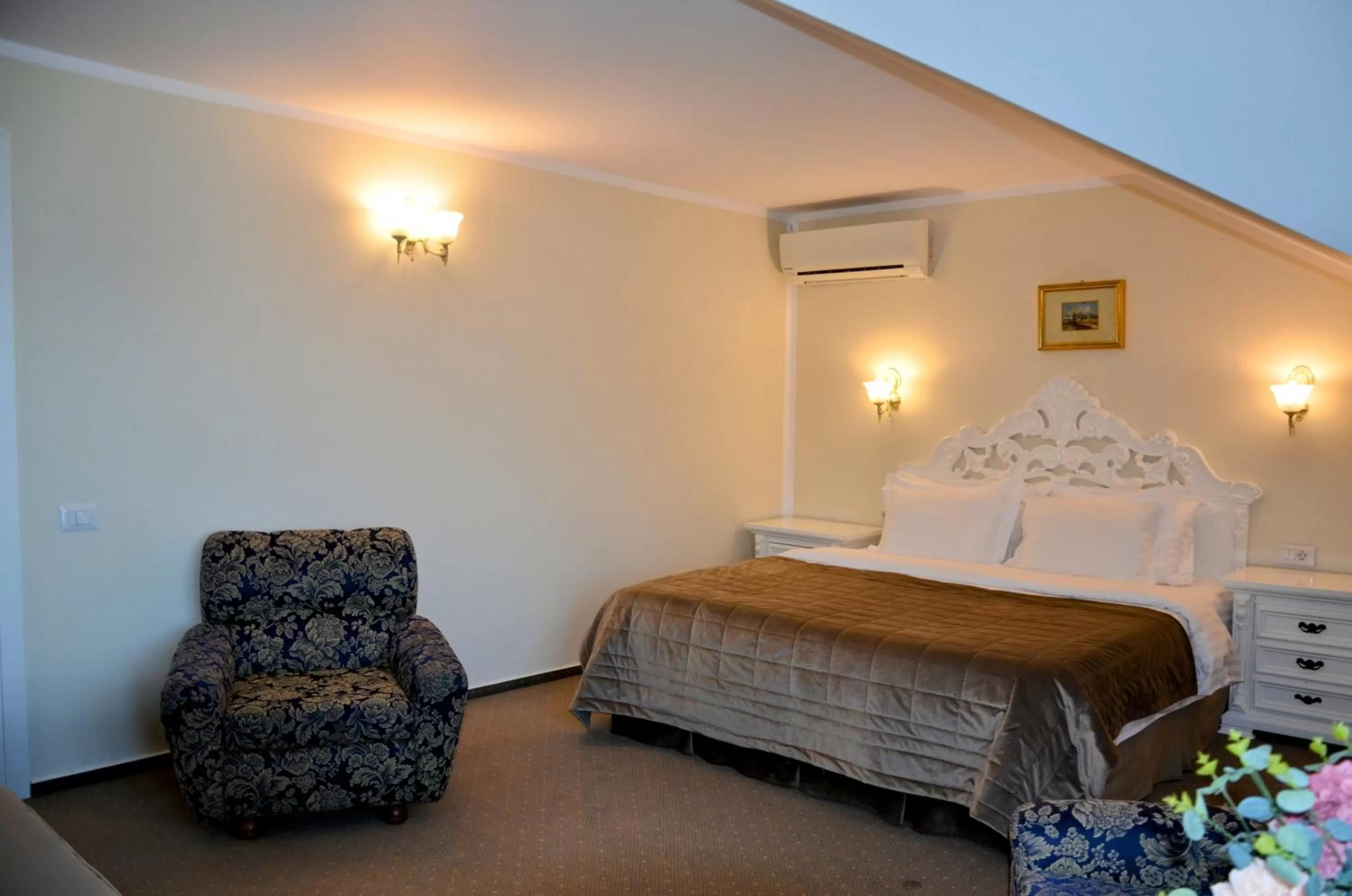 Photo of the whole room, Bed in Gradinile Romane