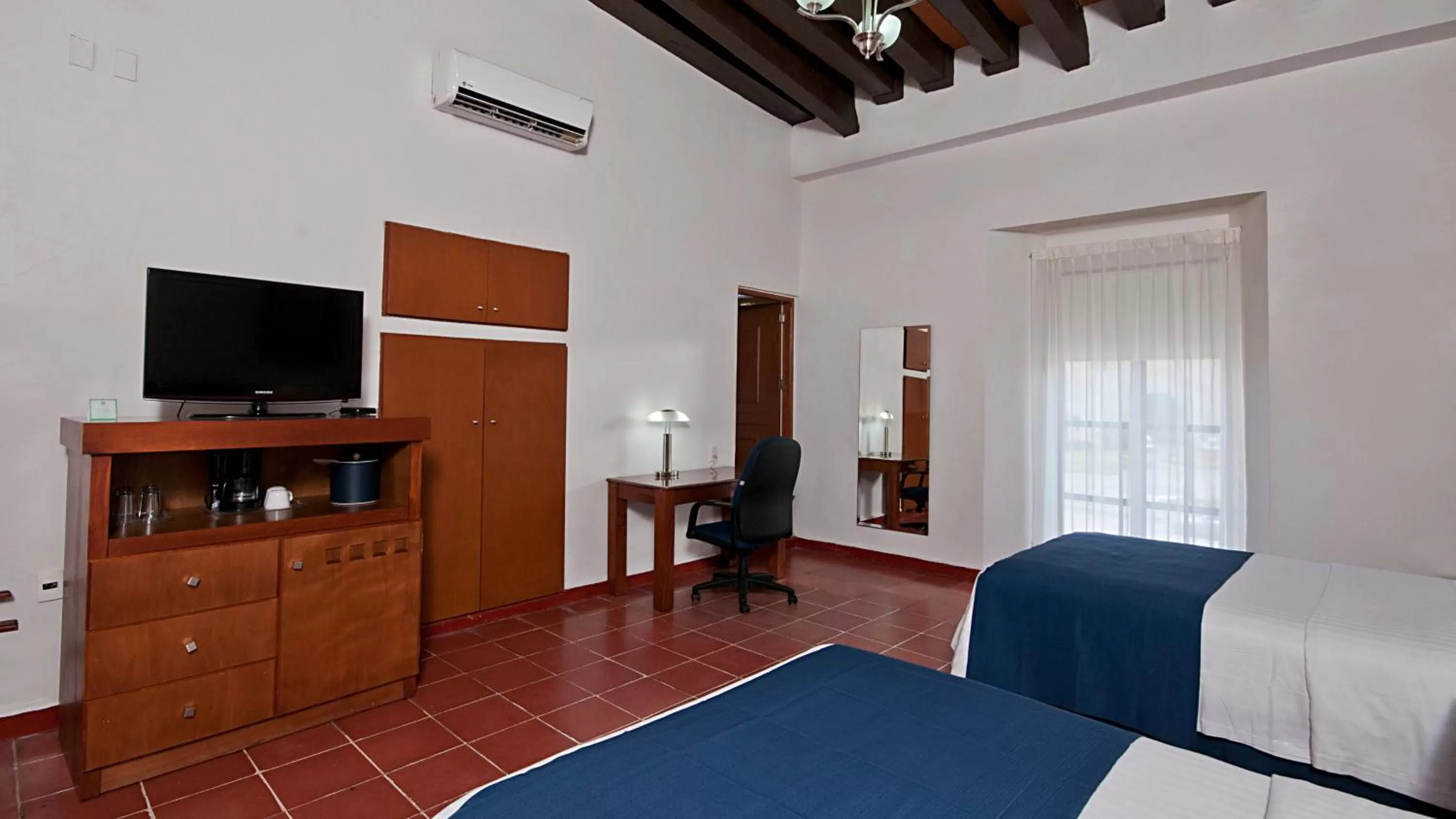 Photo of the whole room, Bed in Holiday Inn Express Veracruz Centro Historico by IHG